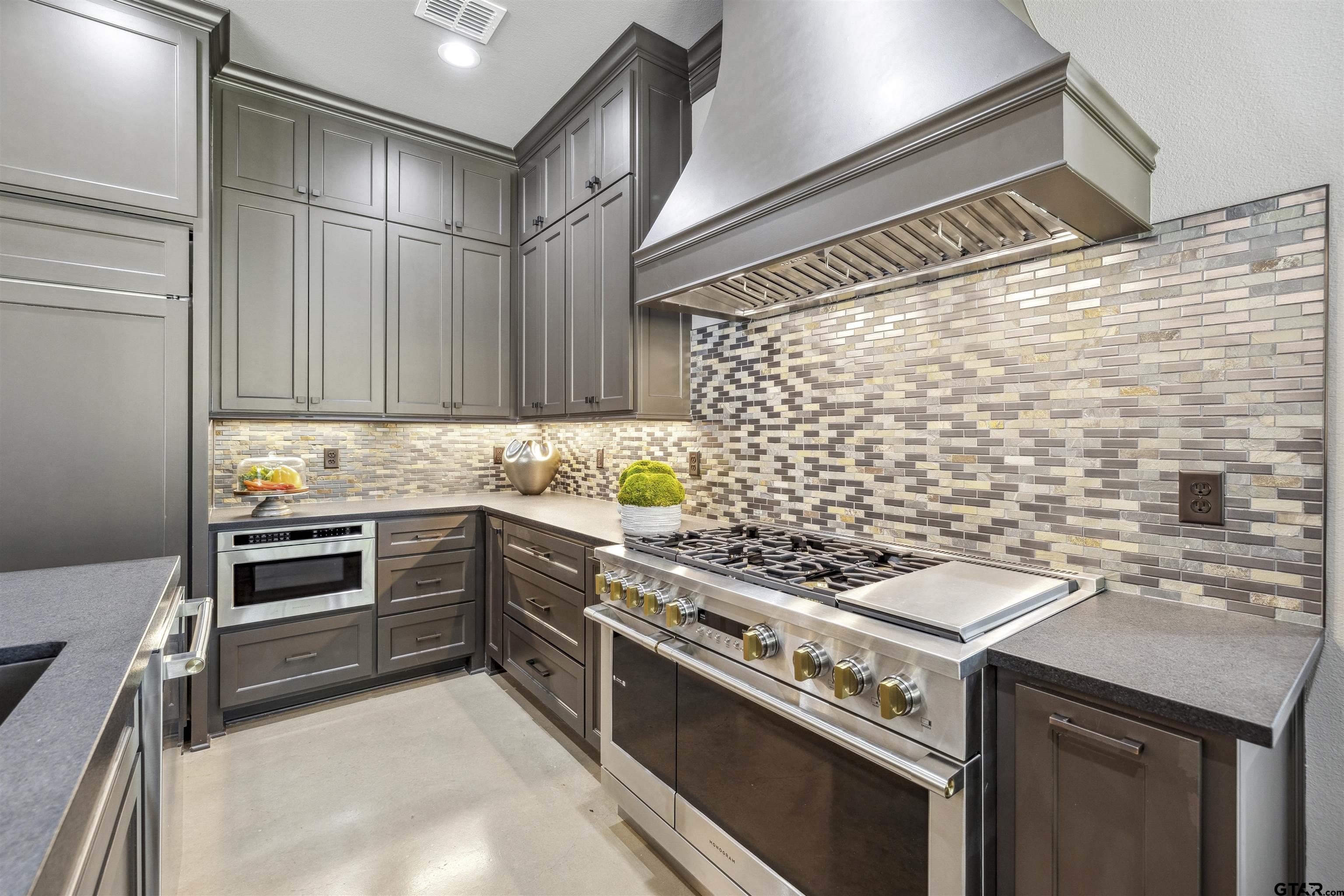 2623 Oak Alley