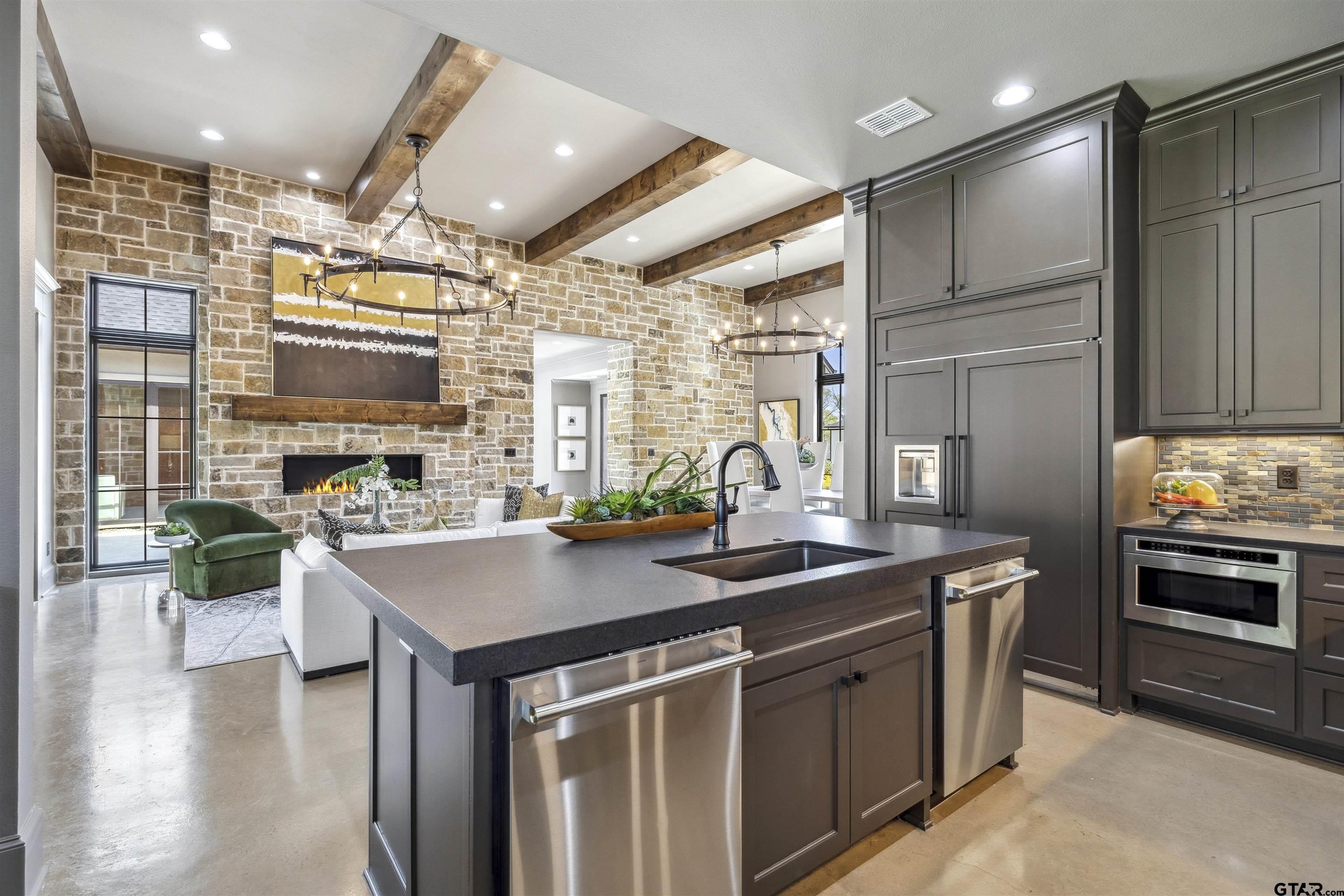 2623 Oak Alley