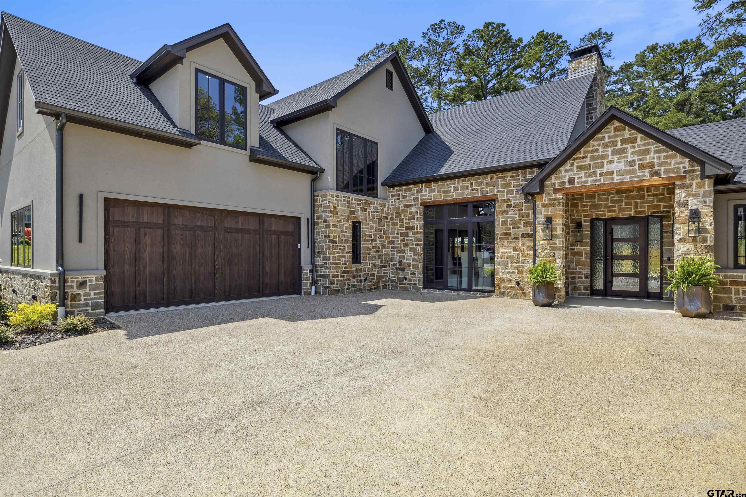 2623 Oak Alley
