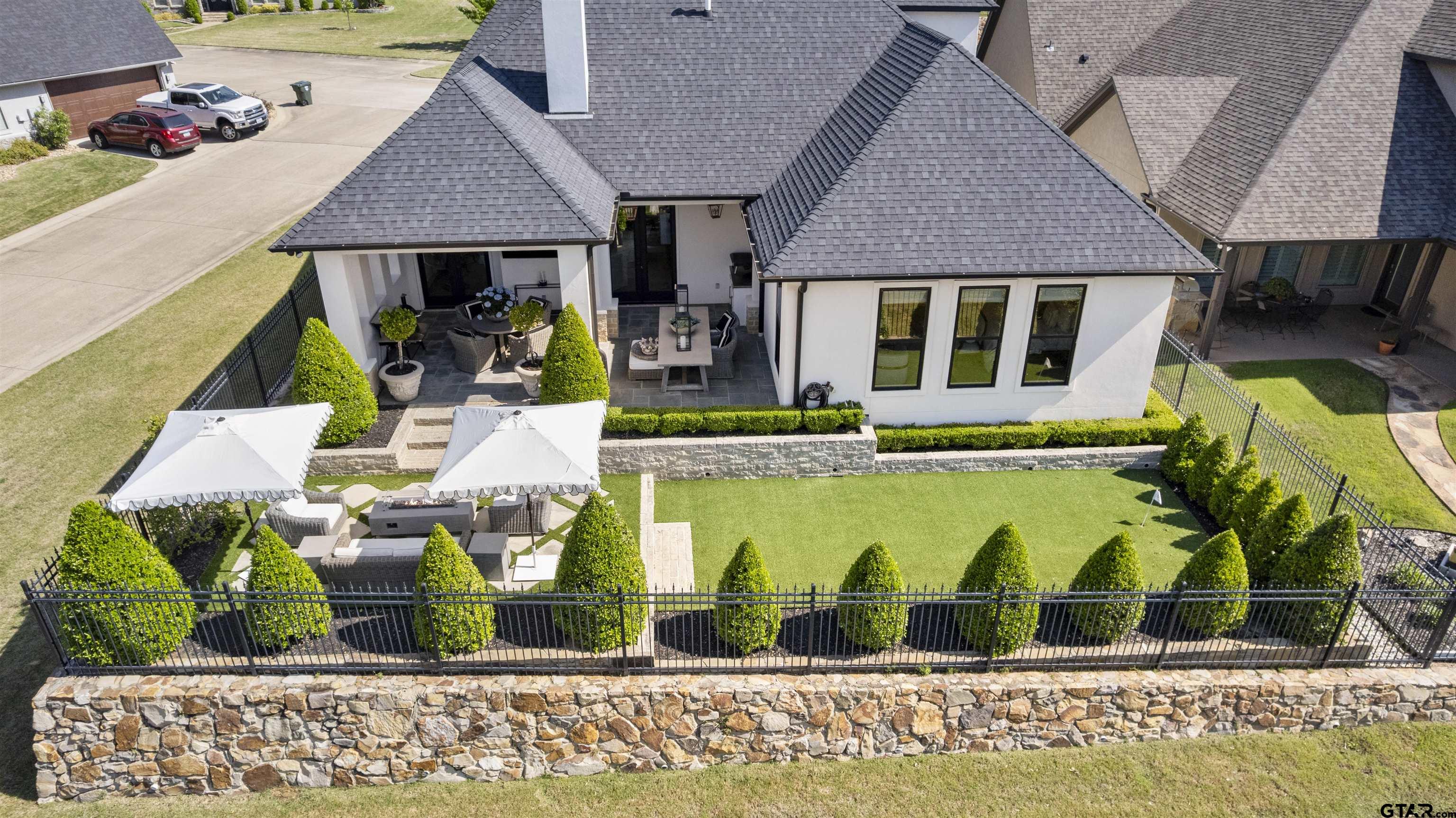 940 La Vista Drive