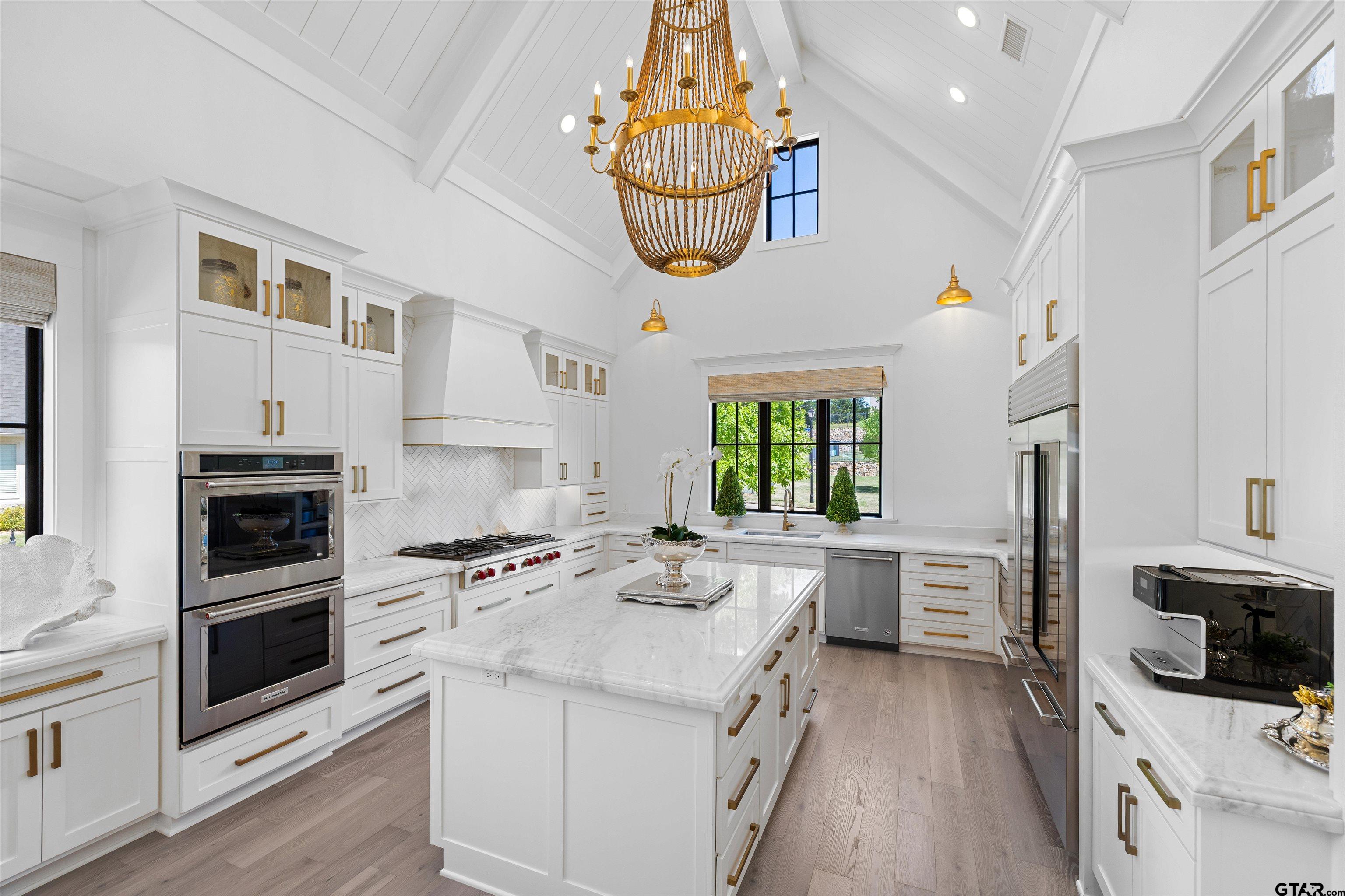 940 La Vista Drive