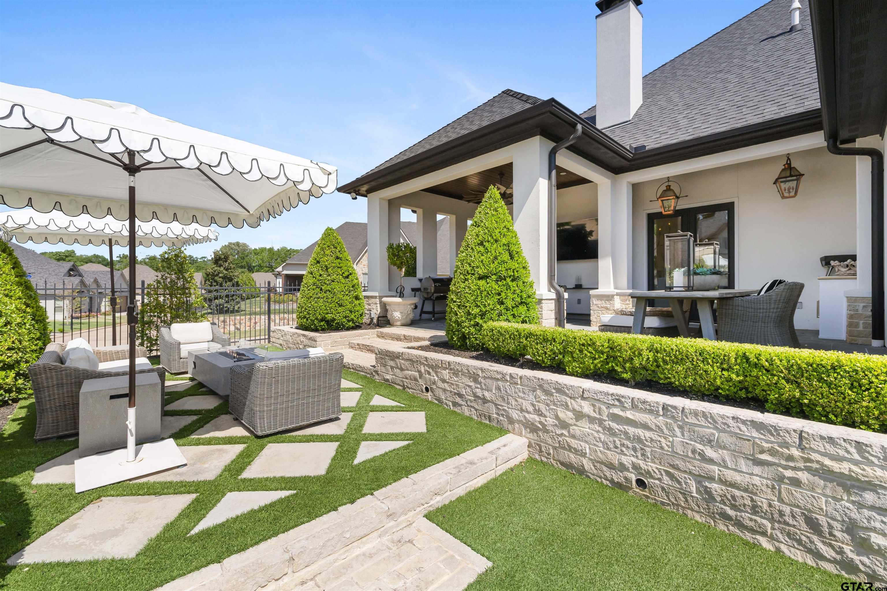 940 La Vista Drive