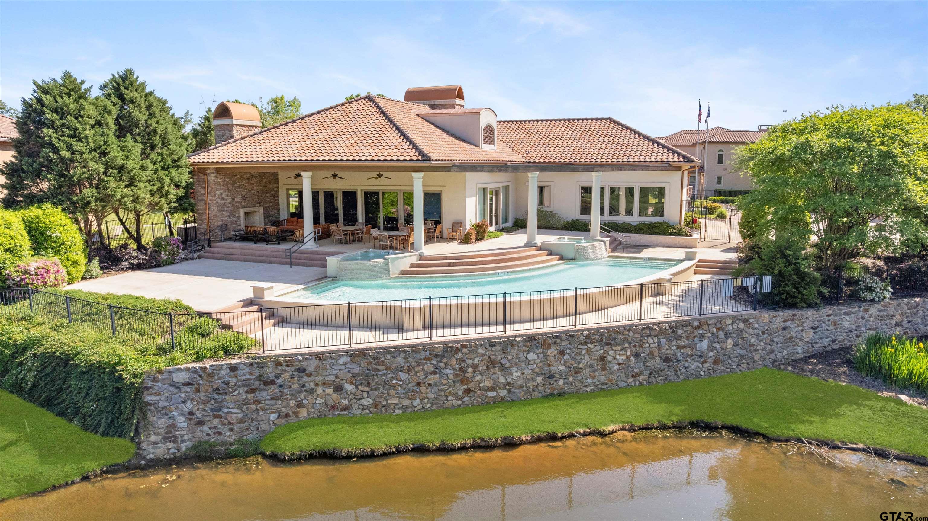 940 La Vista Drive