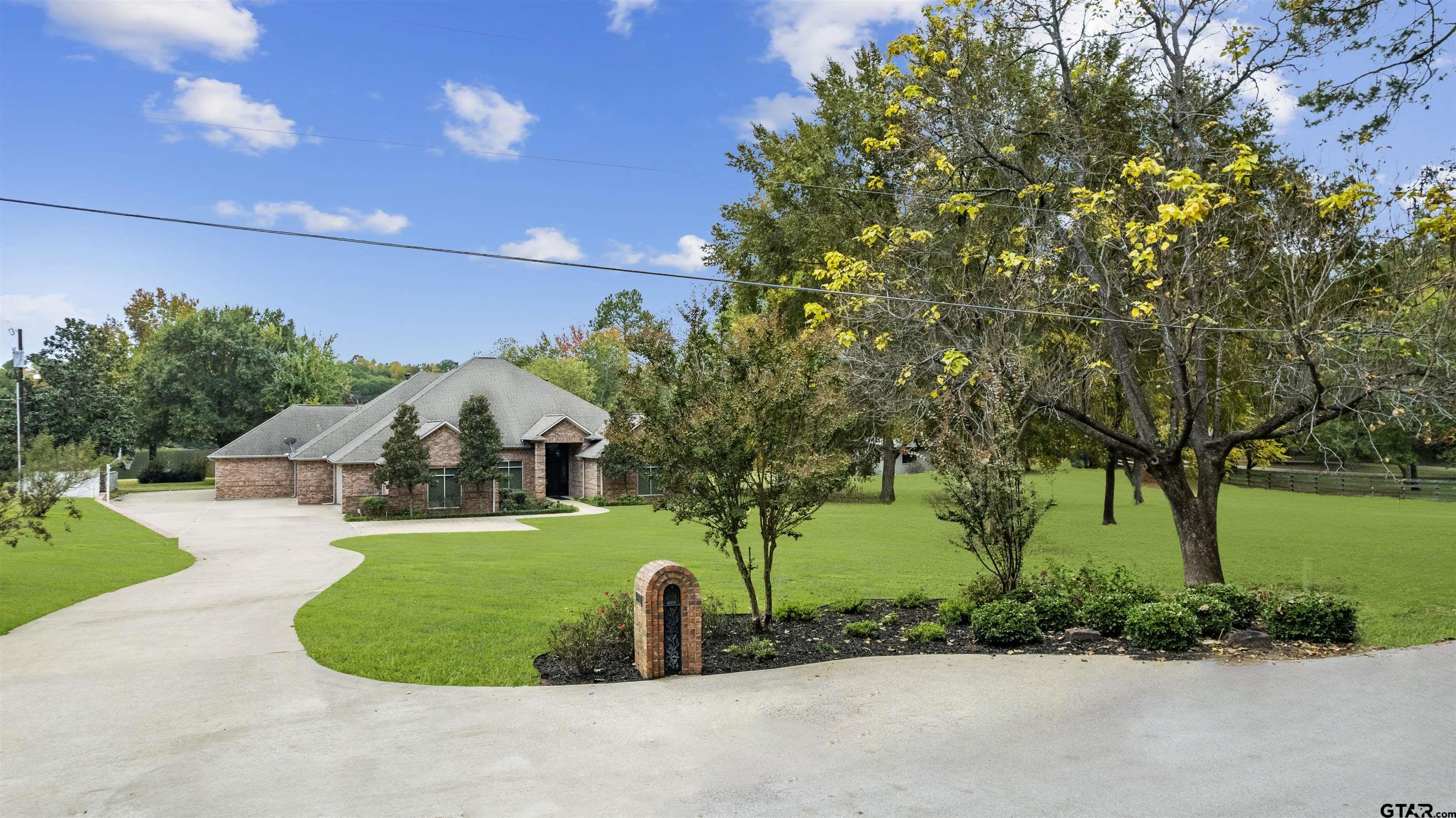13735 Peninsula