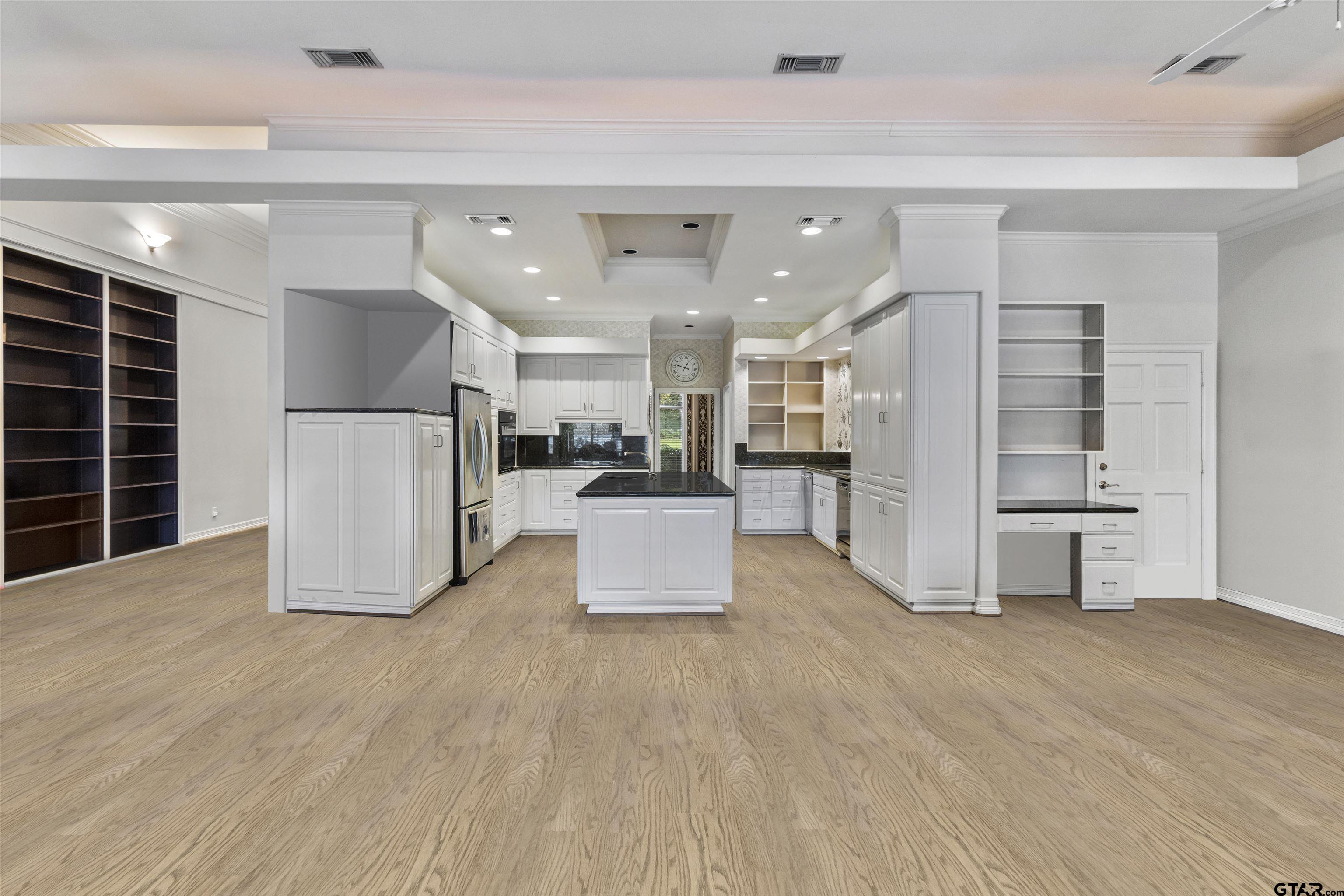13735 Peninsula