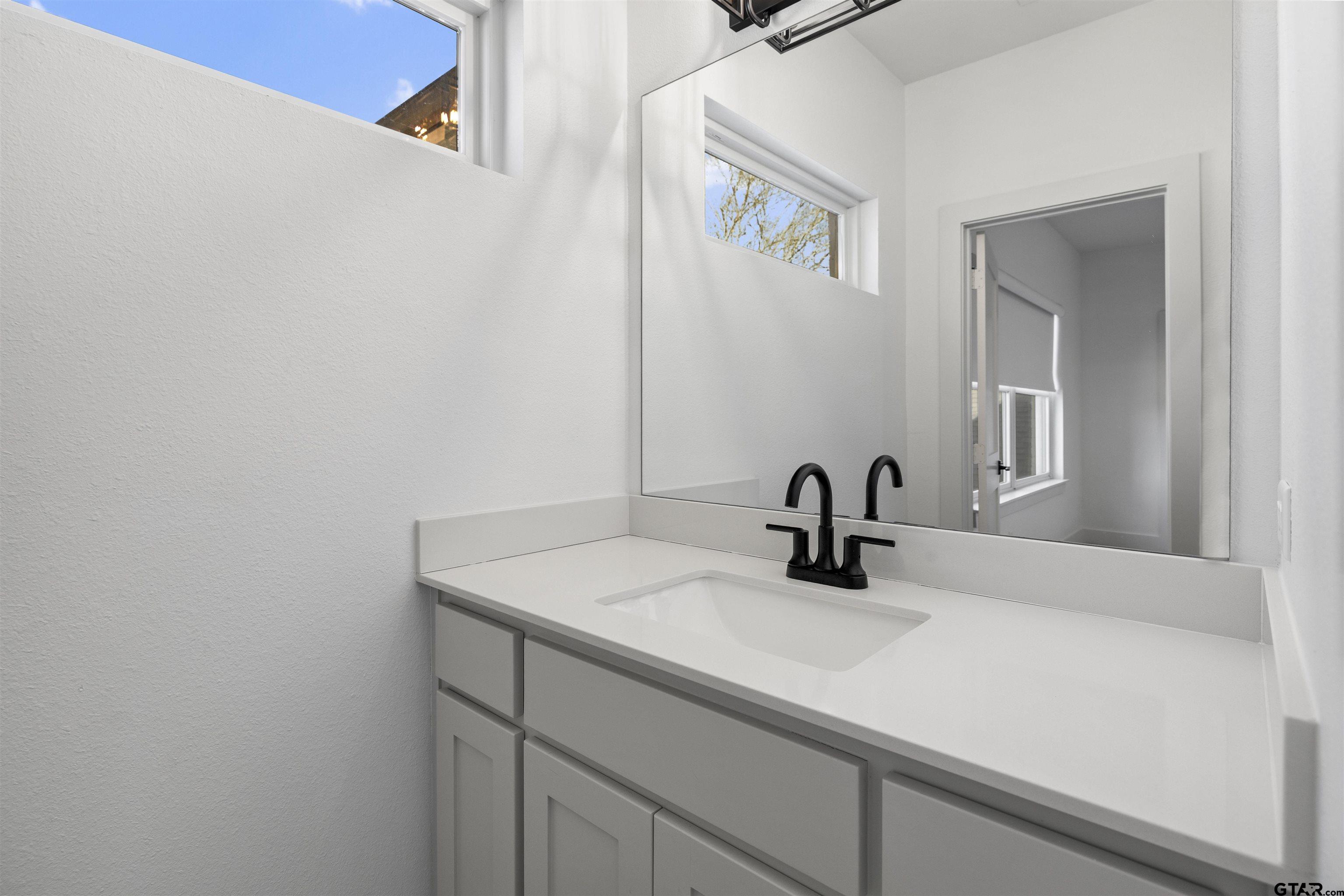 2432 Bellview Circle