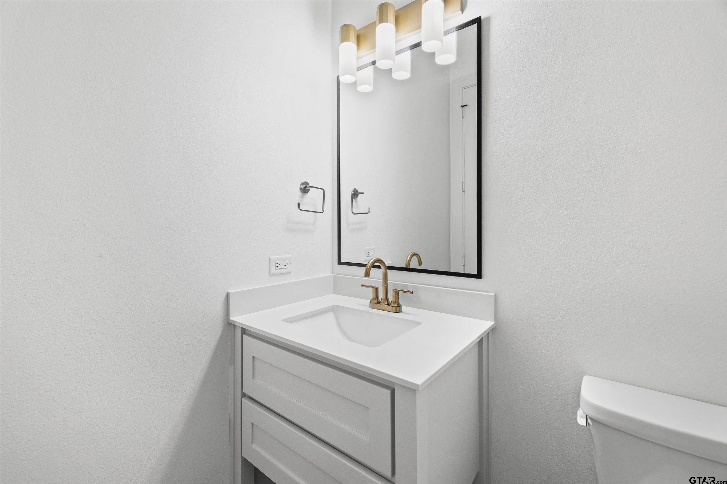 2432 Bellview Circle