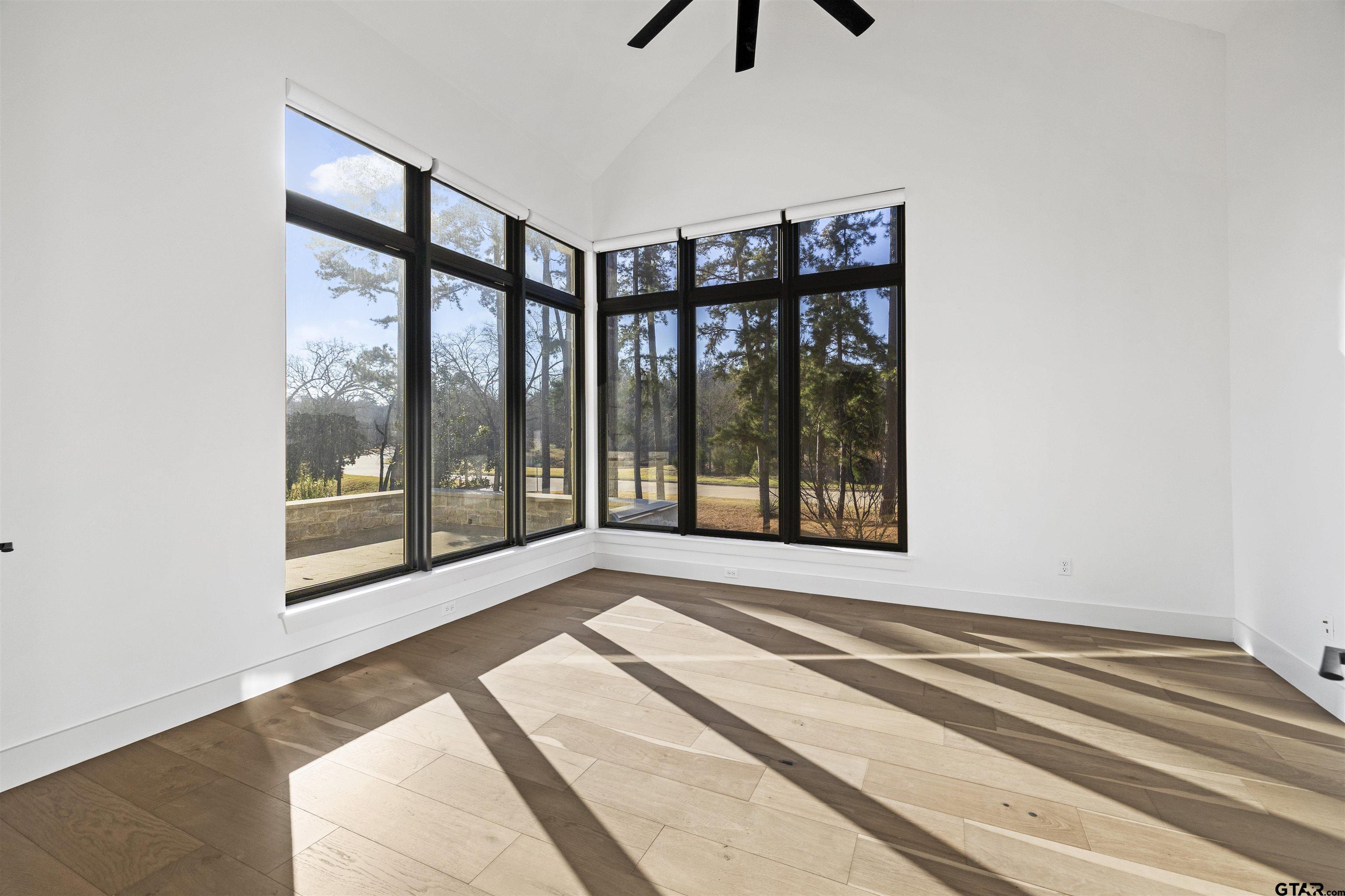 2432 Bellview Circle