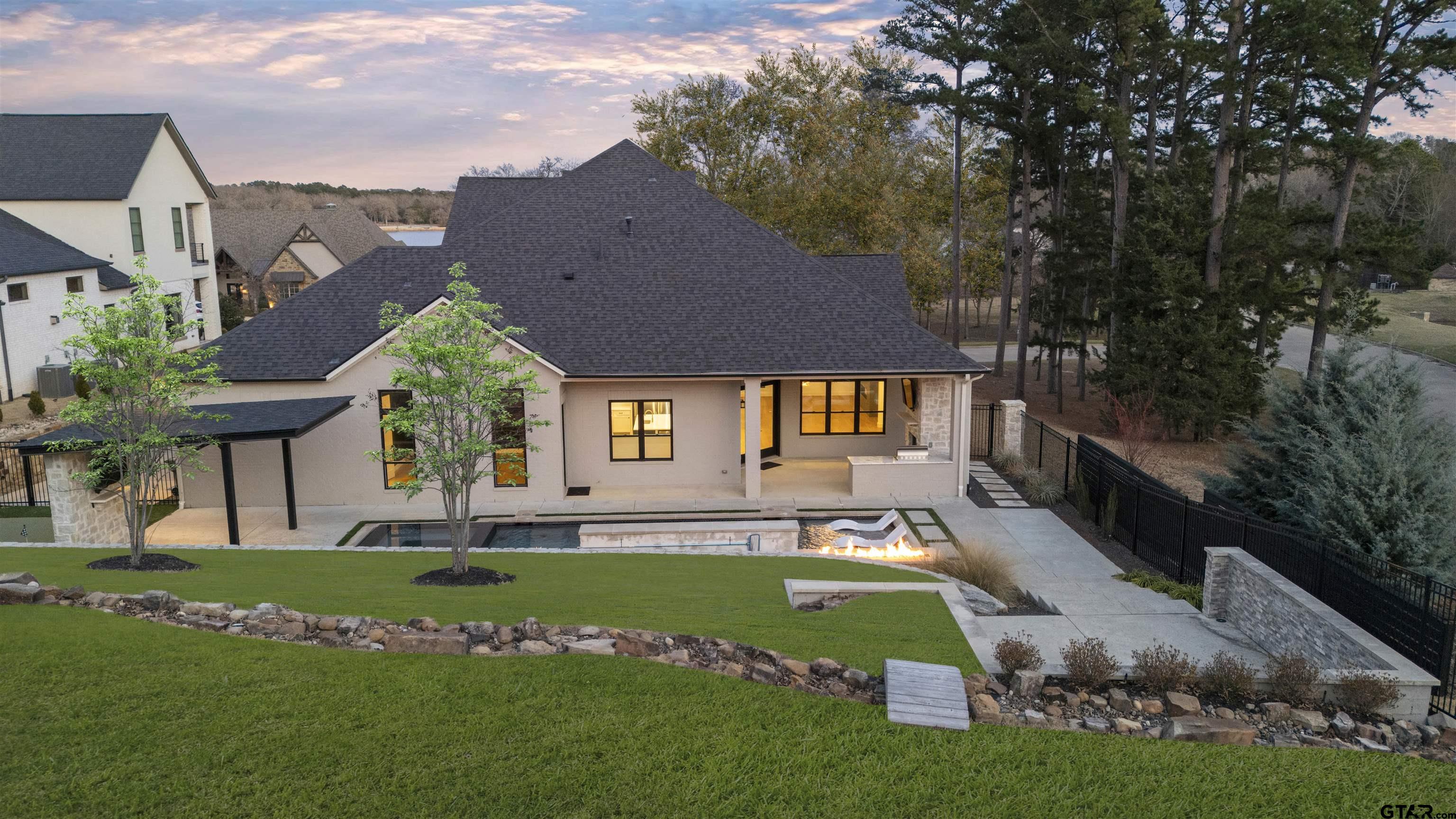 2432 Bellview Circle