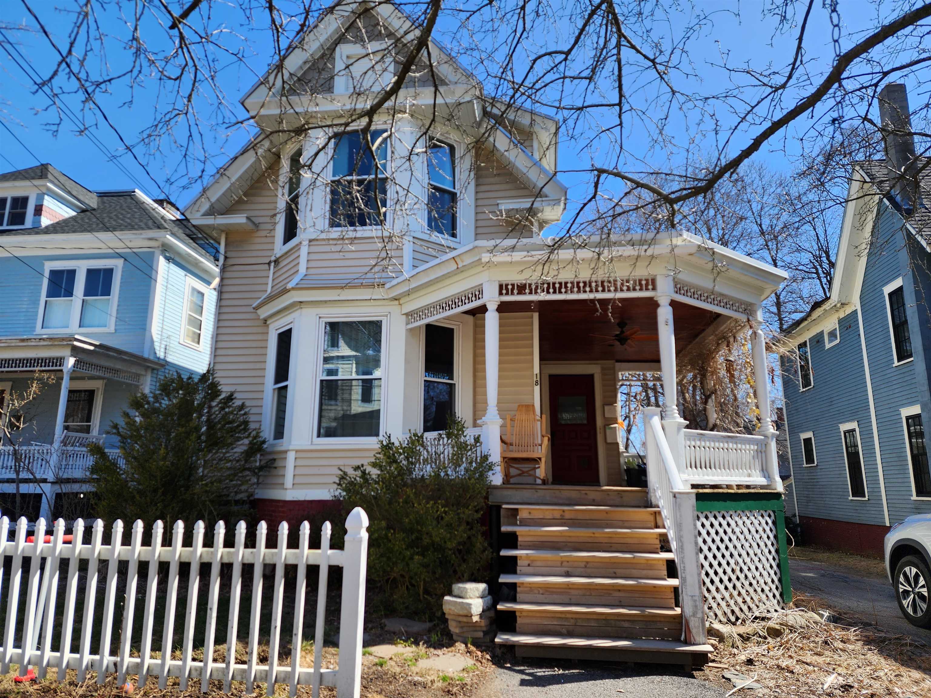 18 Holt Street