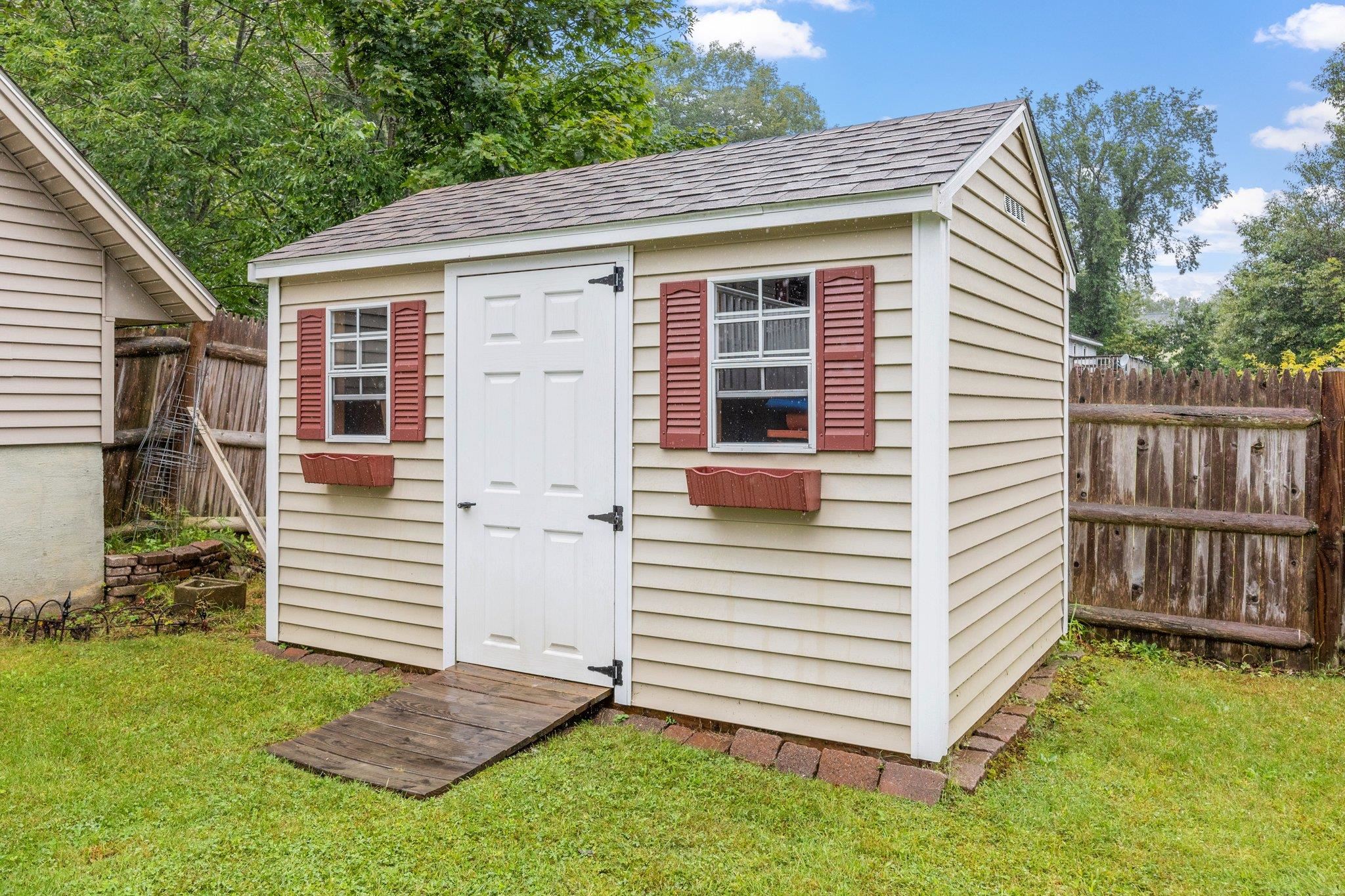 52 Hoyt Road