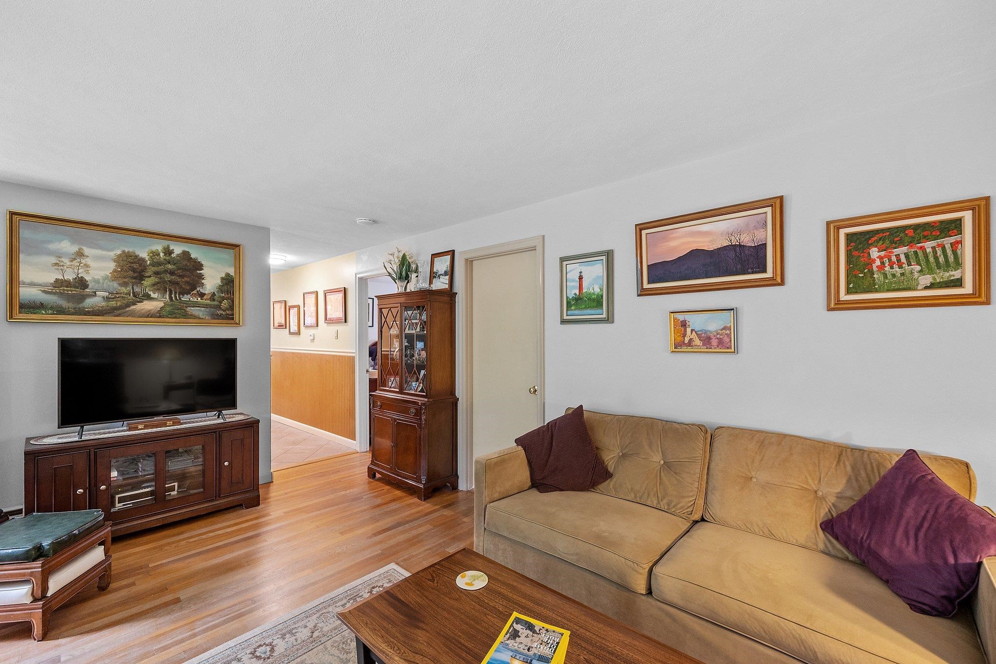52 Hoyt Road