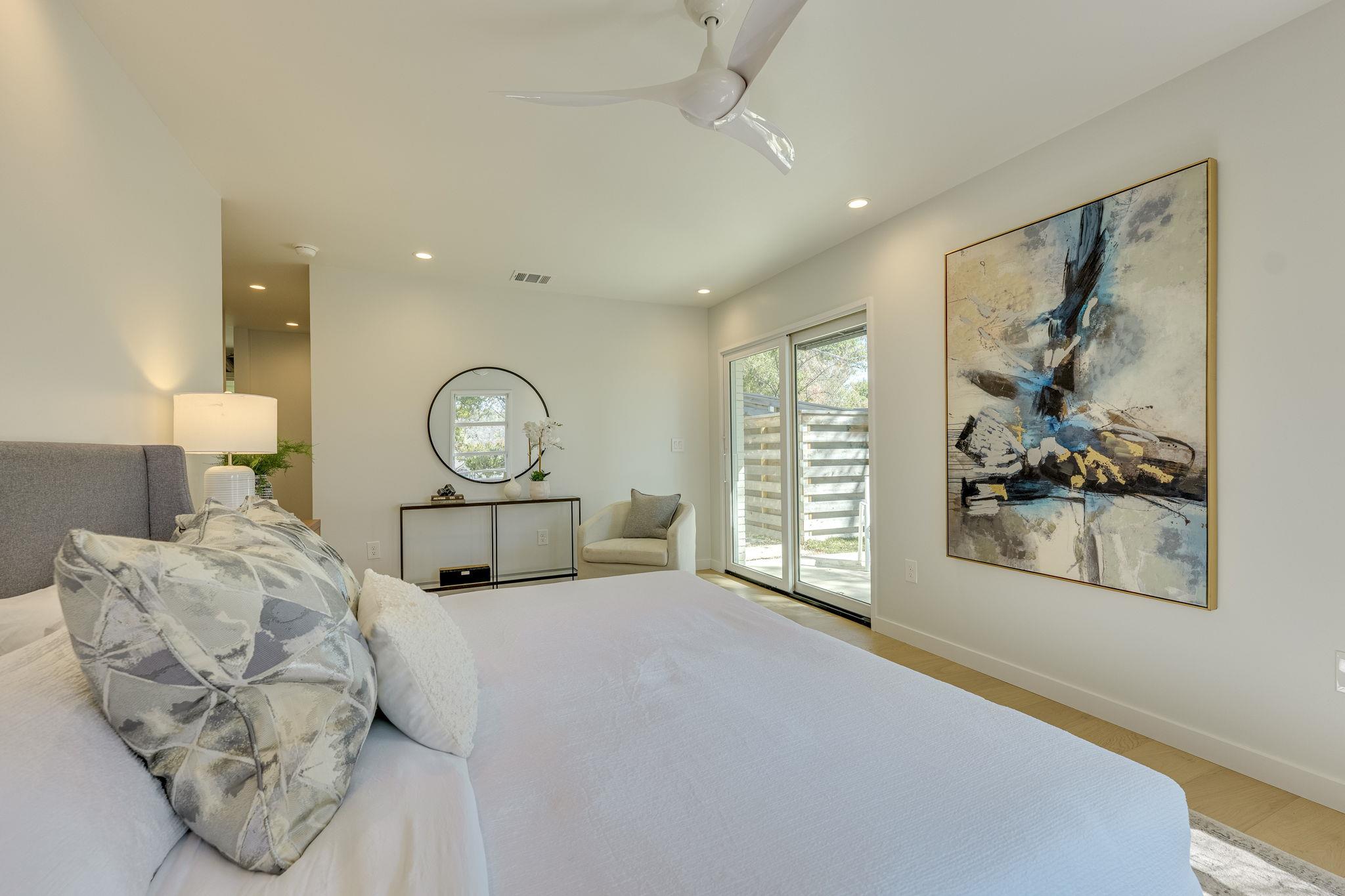 5706 Highland Hills CIR