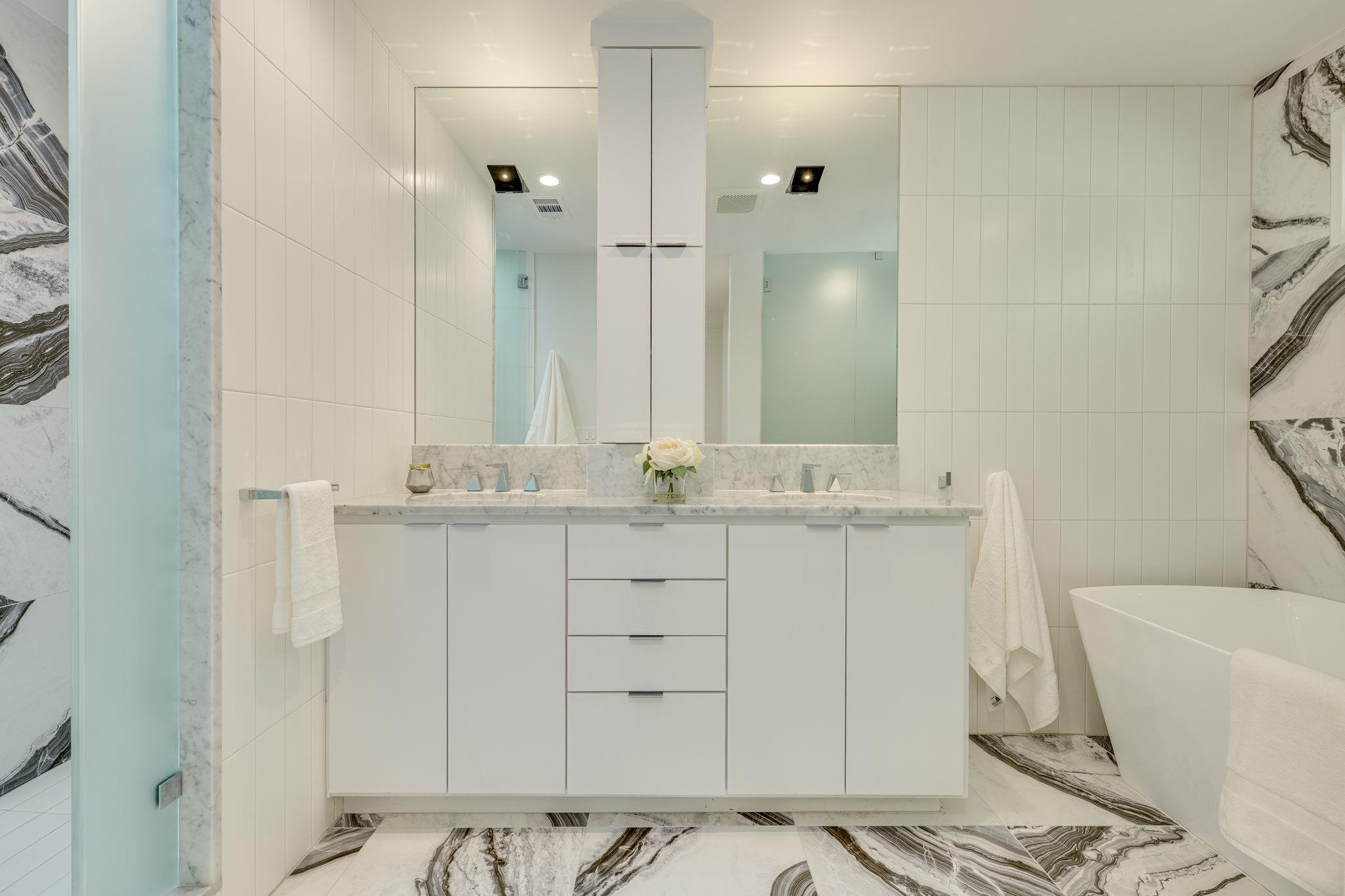 5706 Highland Hills CIR