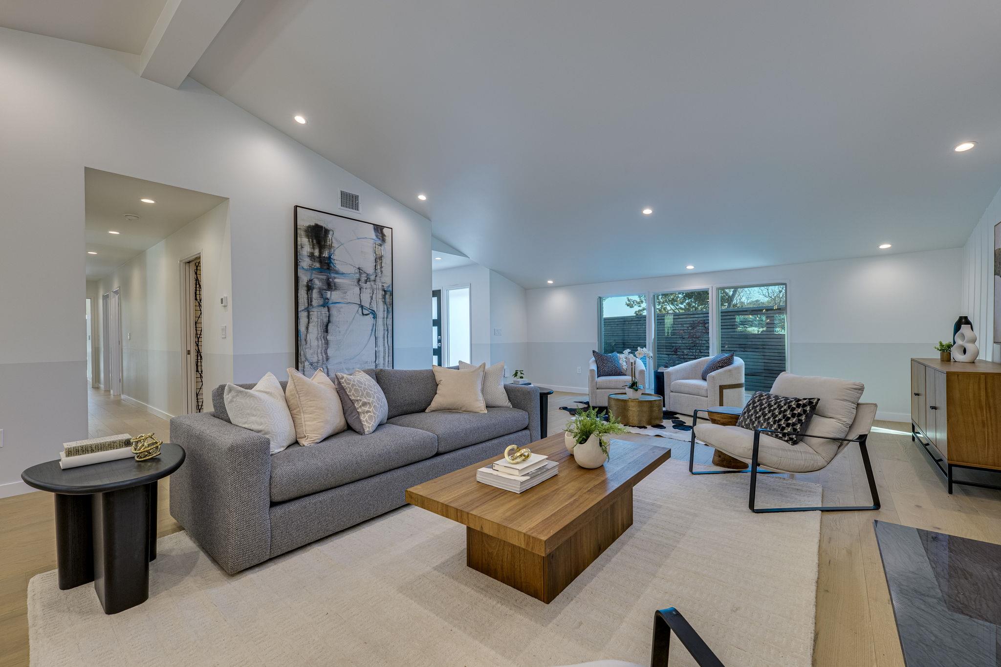 5706 Highland Hills CIR