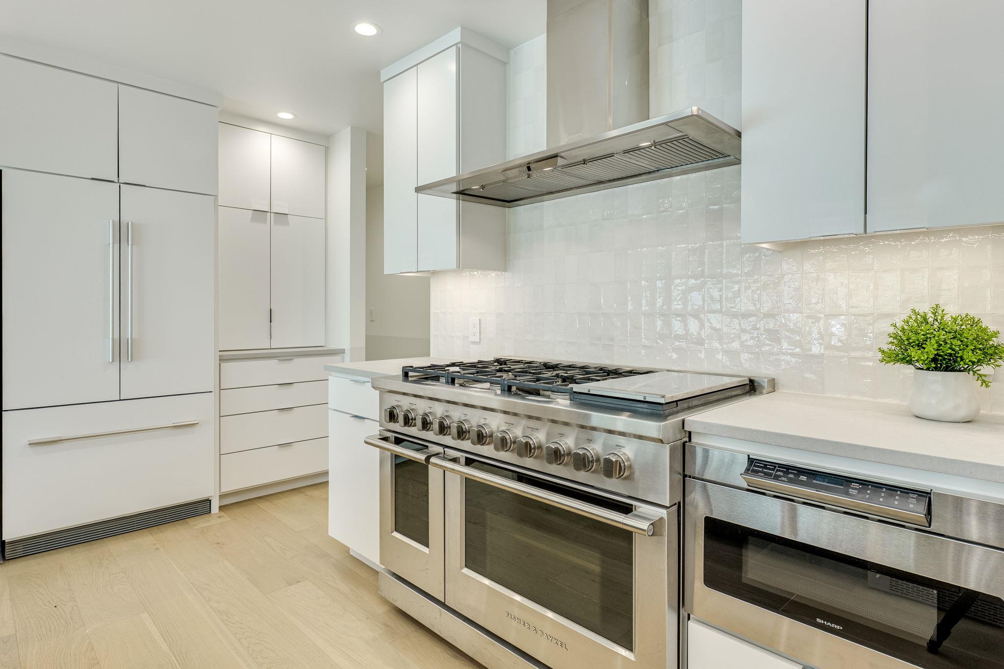 5706 Highland Hills CIR