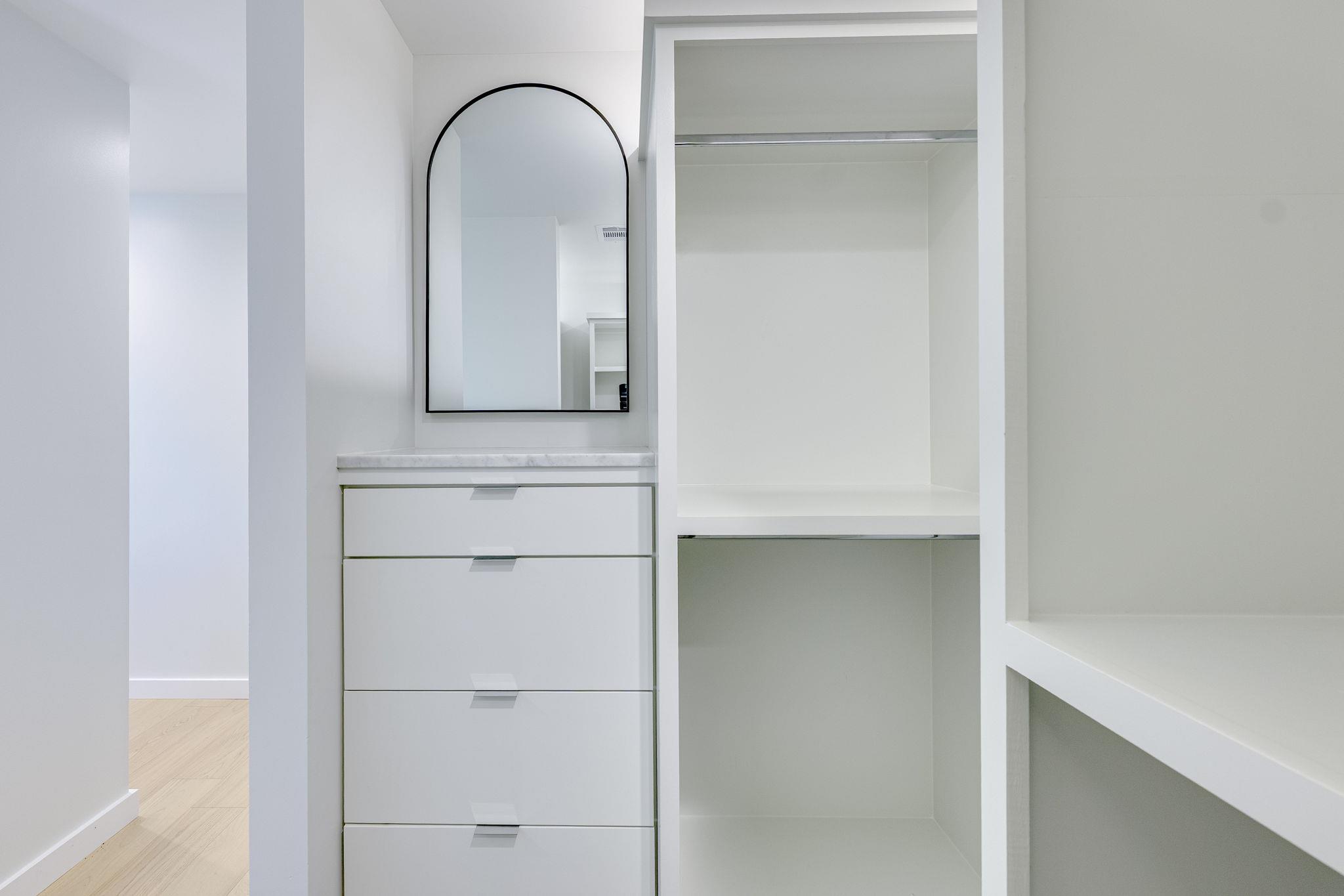 5706 Highland Hills CIR