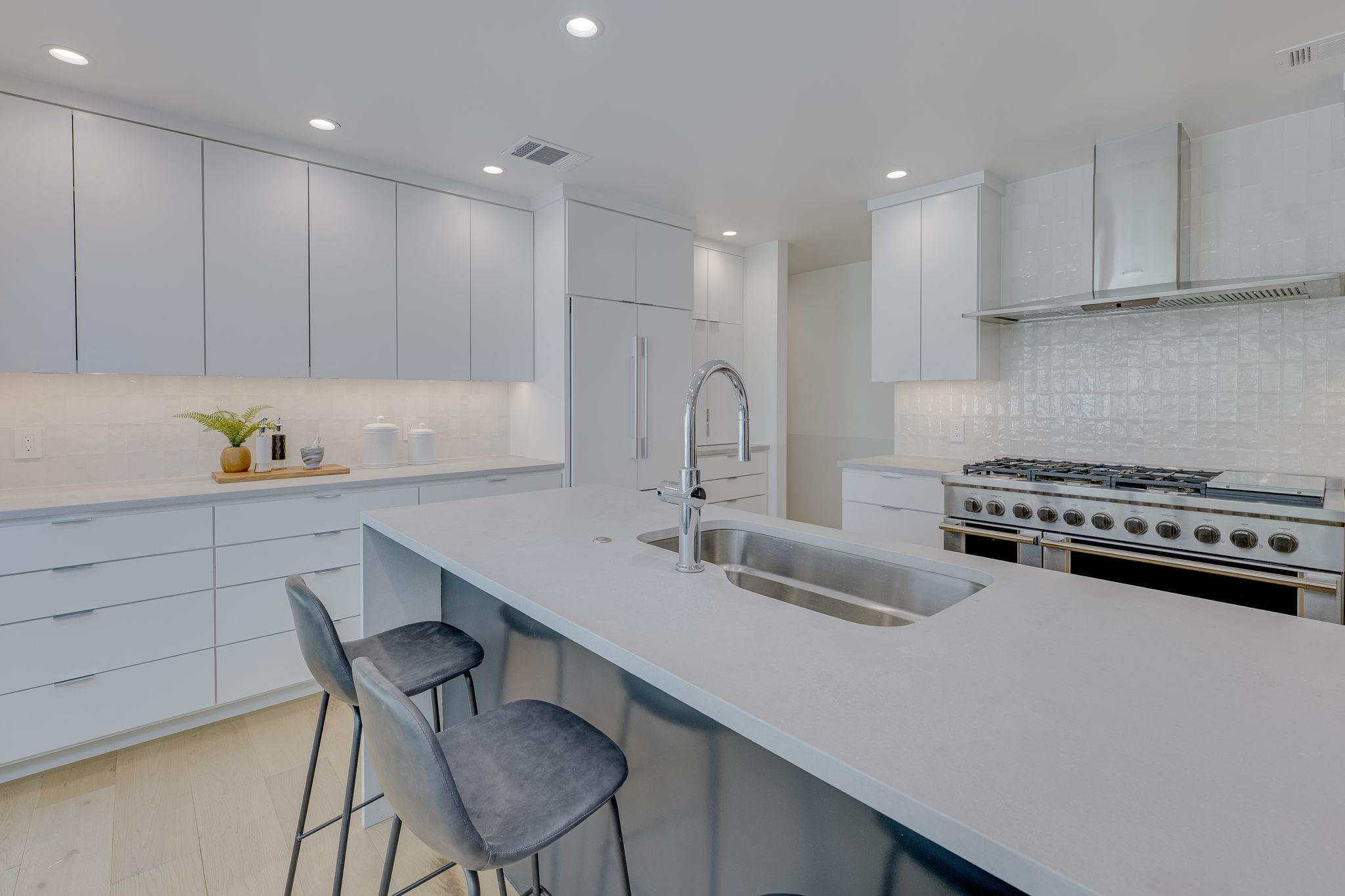 5706 Highland Hills CIR