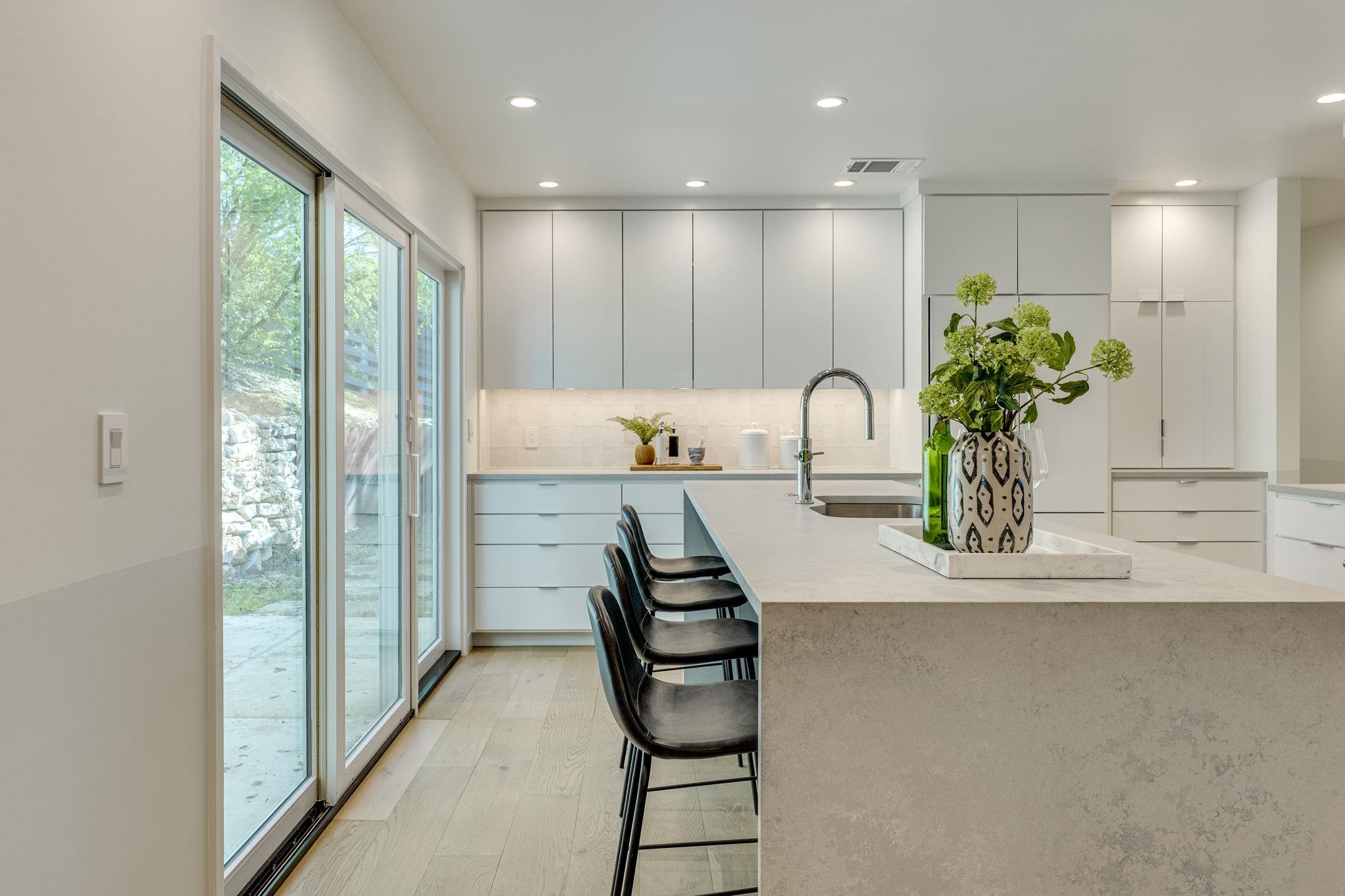 5706 Highland Hills CIR