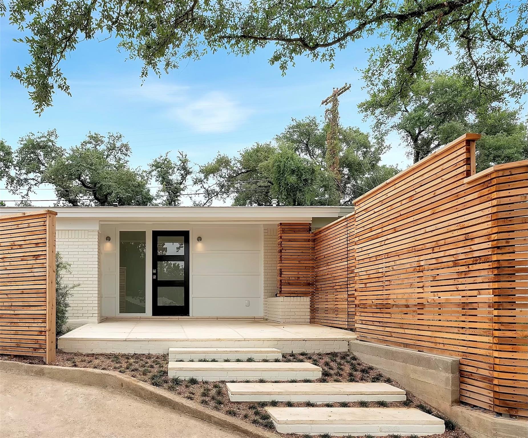 5706 Highland Hills CIR