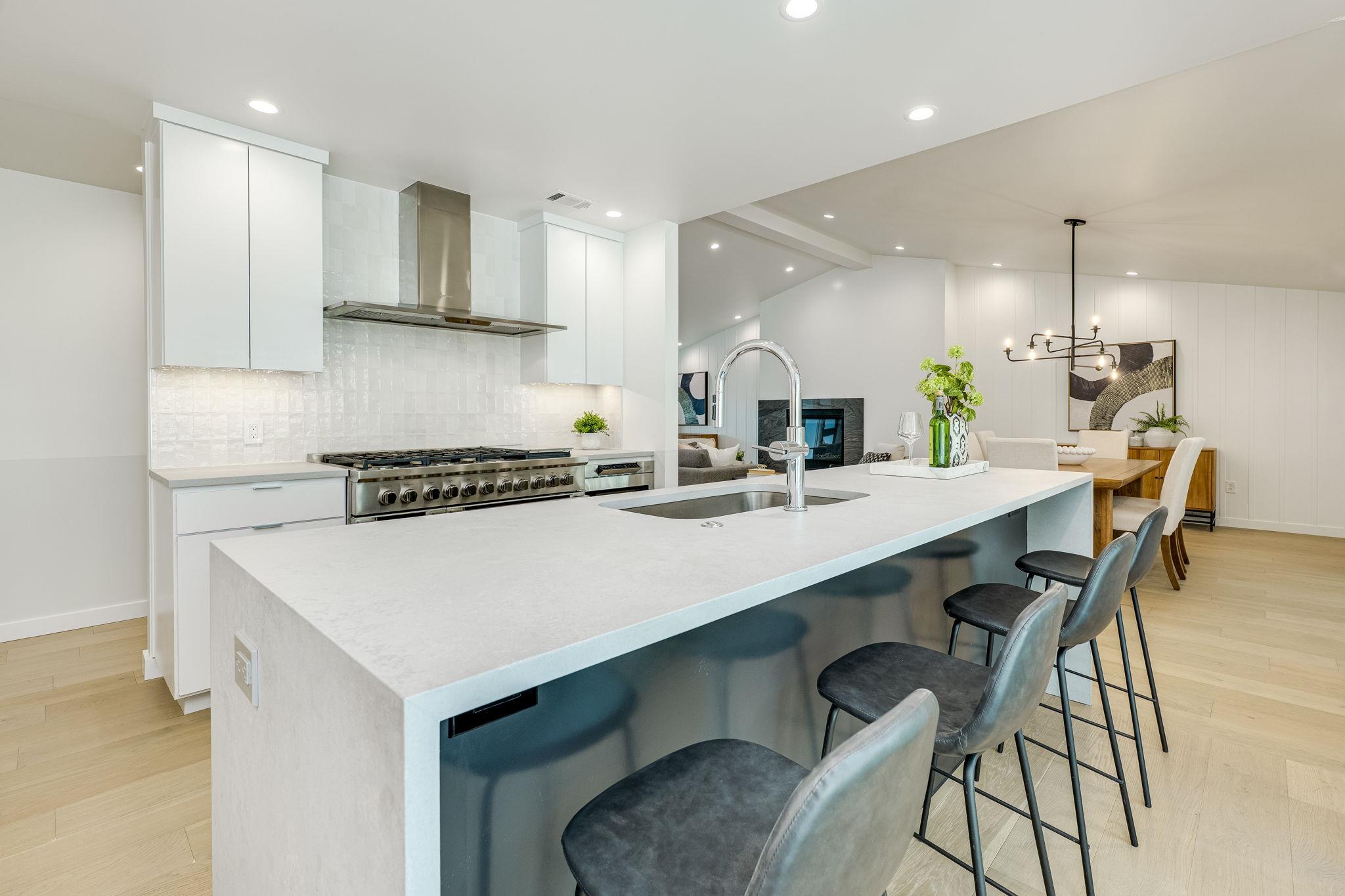 5706 Highland Hills CIR