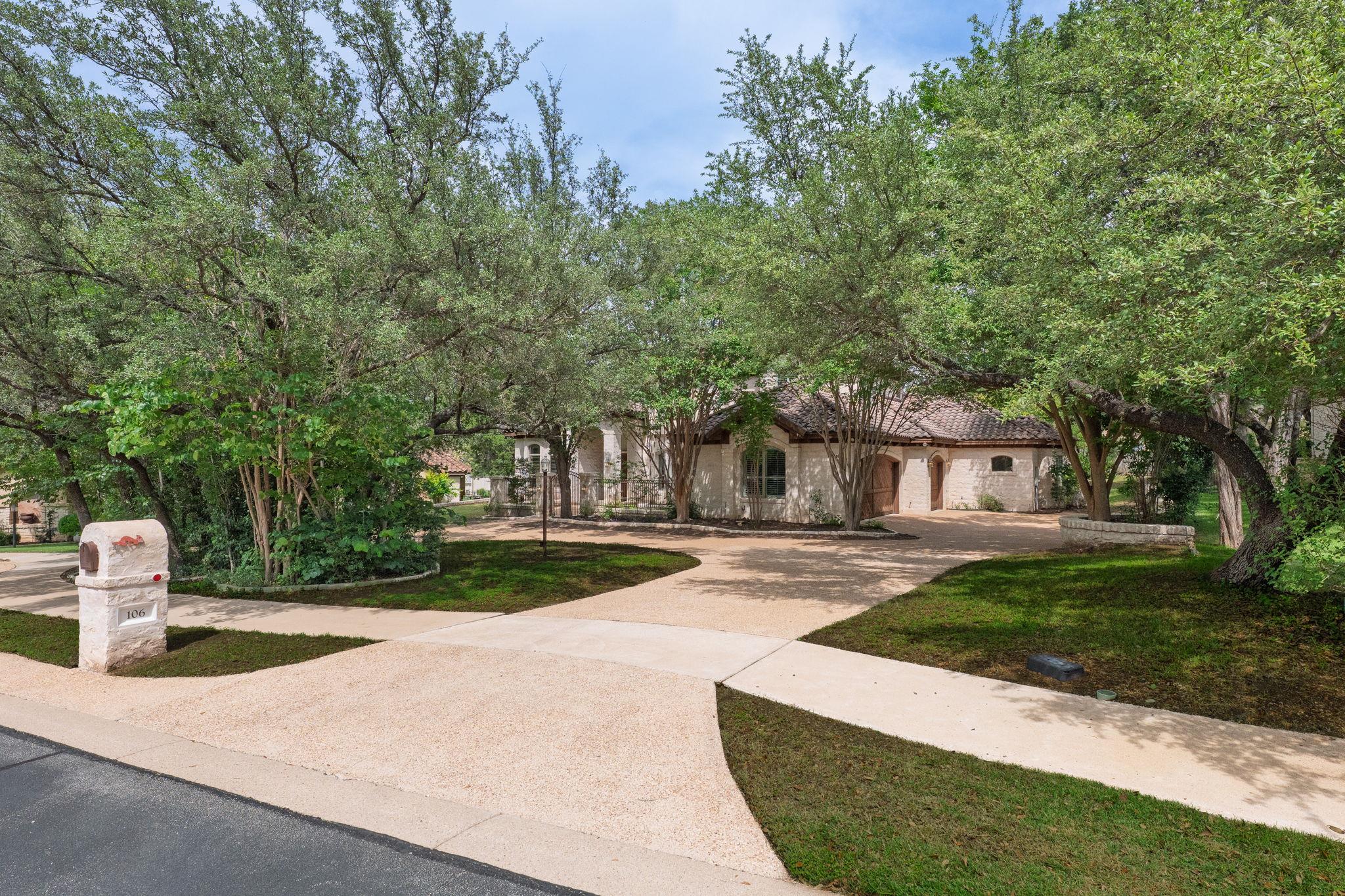 106 Lakeway Hills CV