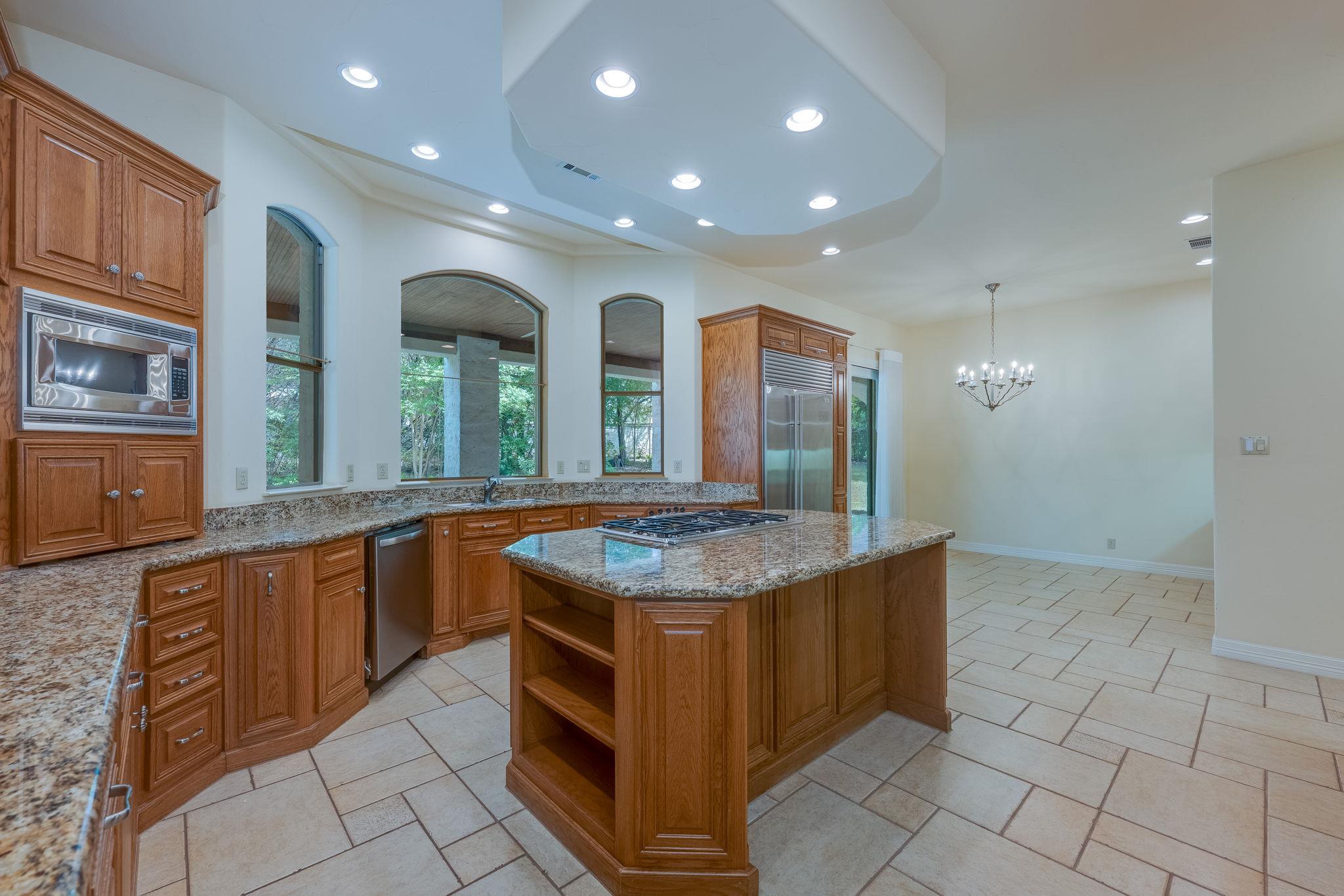 106 Lakeway Hills CV