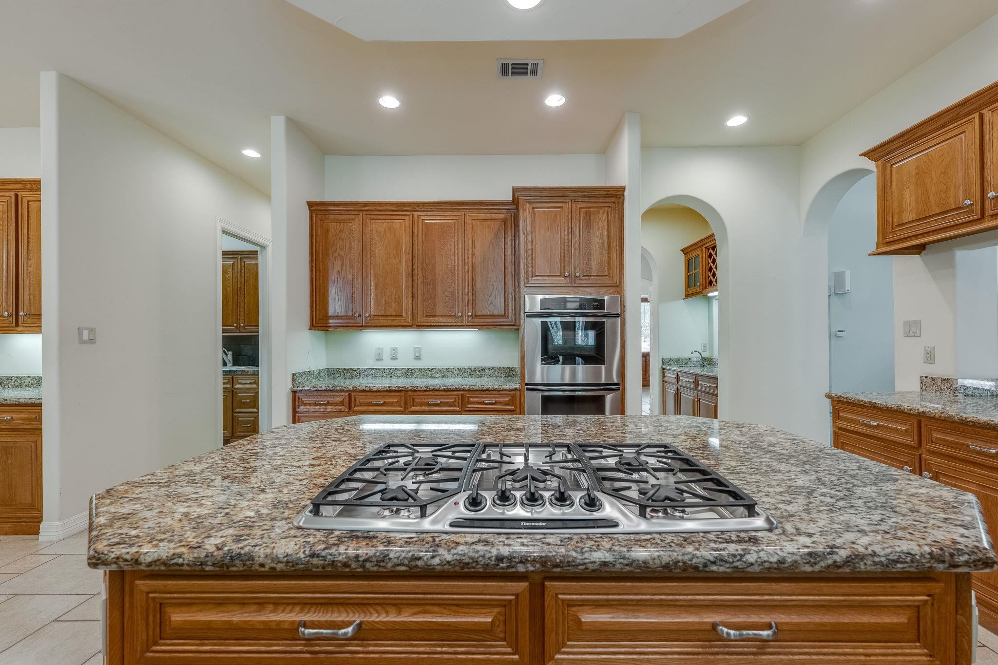 106 Lakeway Hills CV