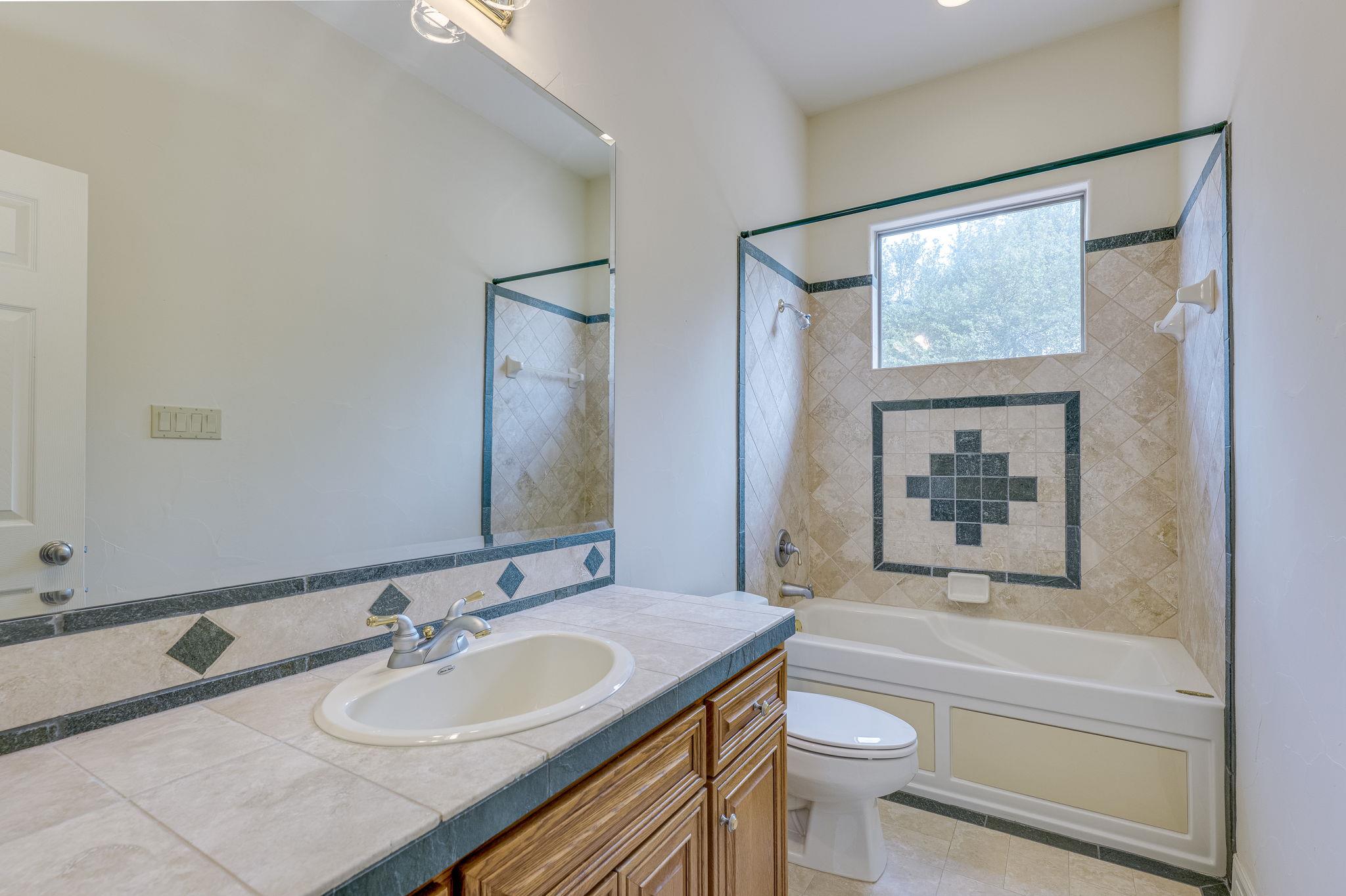 106 Lakeway Hills CV