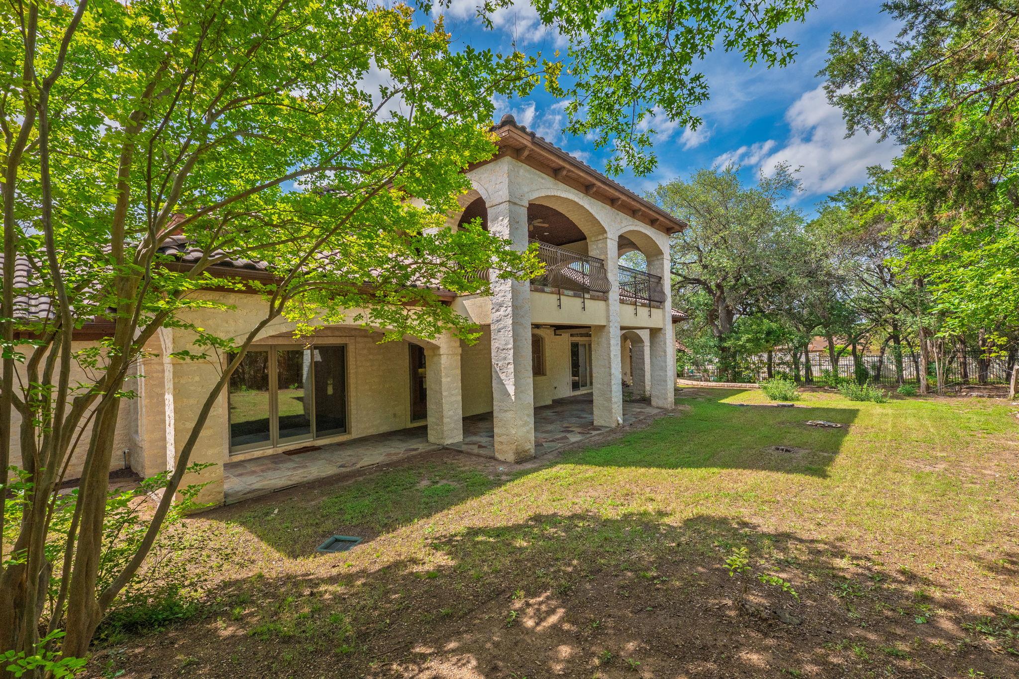 106 Lakeway Hills CV