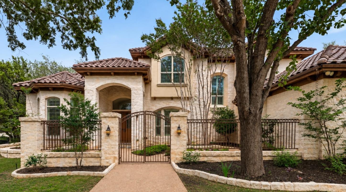 106 Lakeway Hills CV