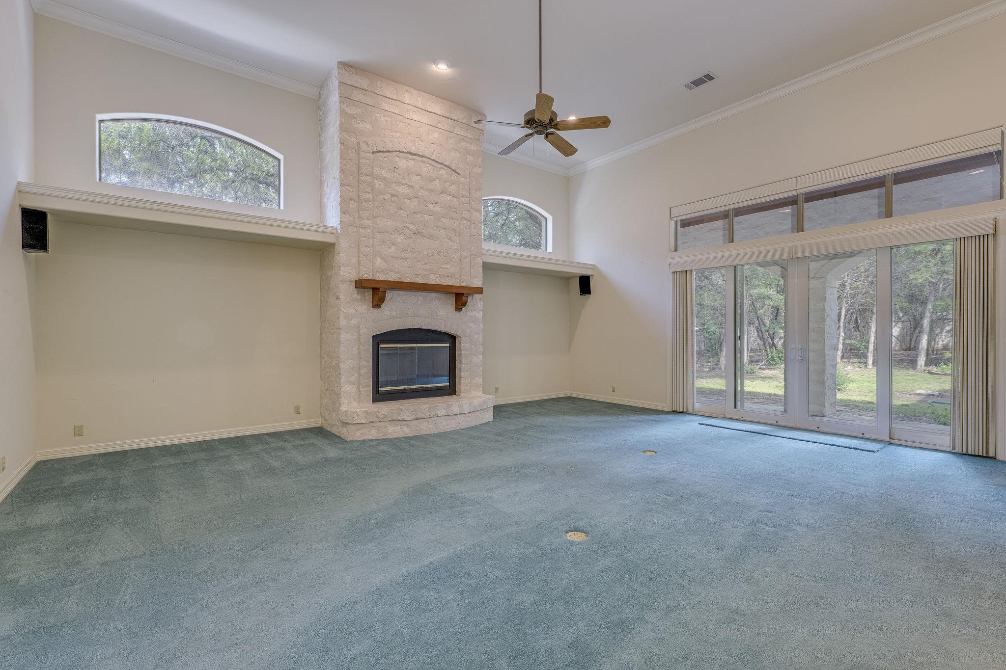 106 Lakeway Hills CV