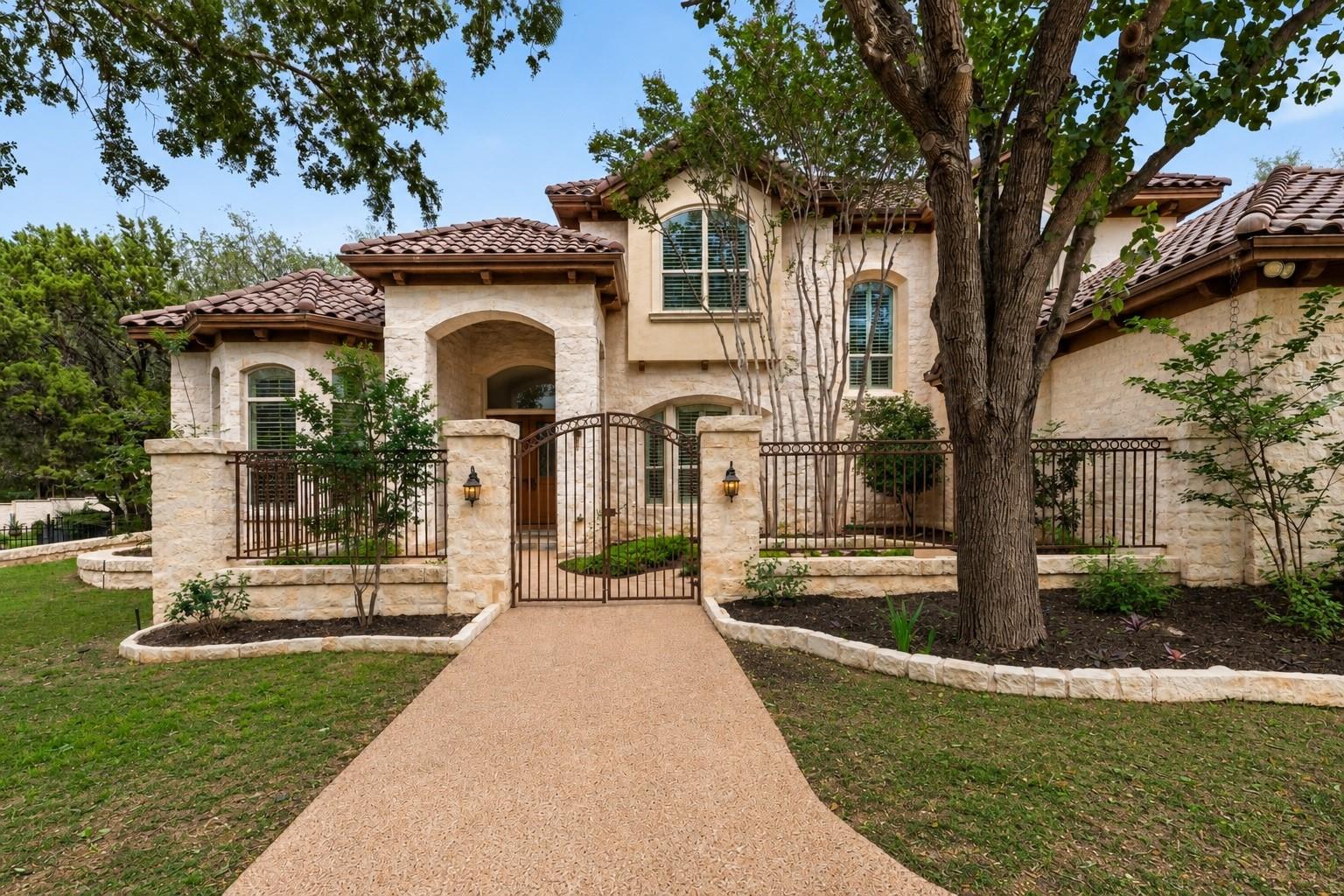 106 Lakeway Hills CV