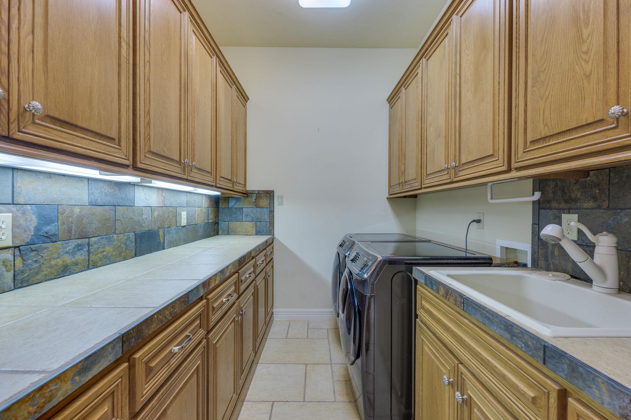 106 Lakeway Hills CV