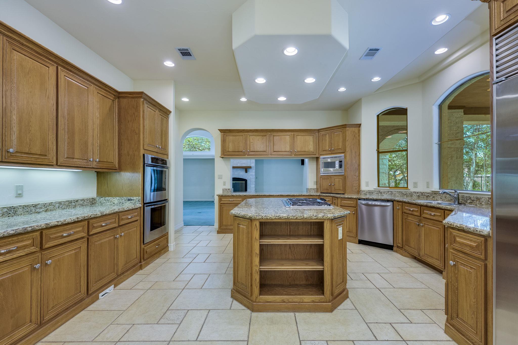 106 Lakeway Hills CV