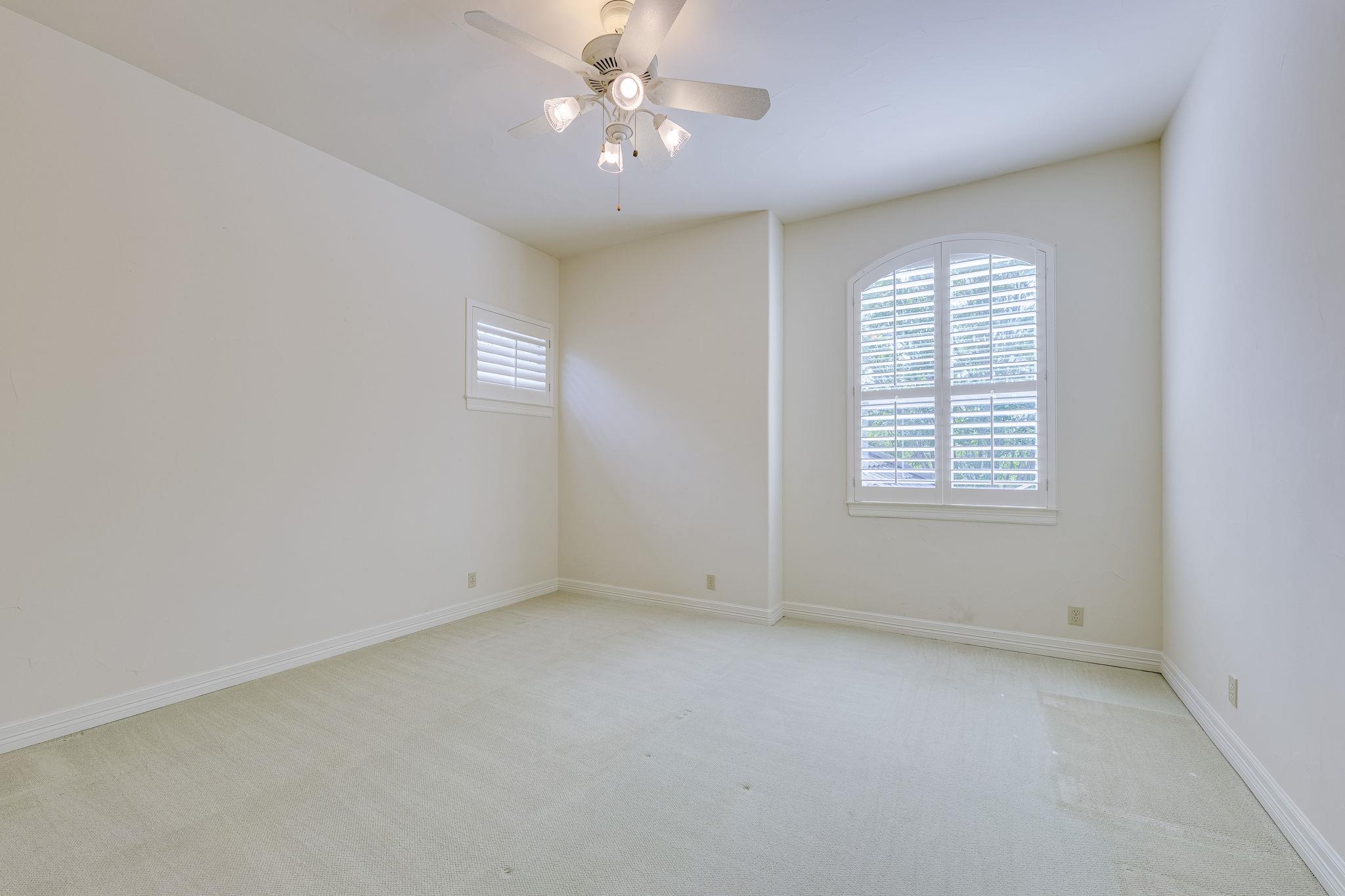 106 Lakeway Hills CV