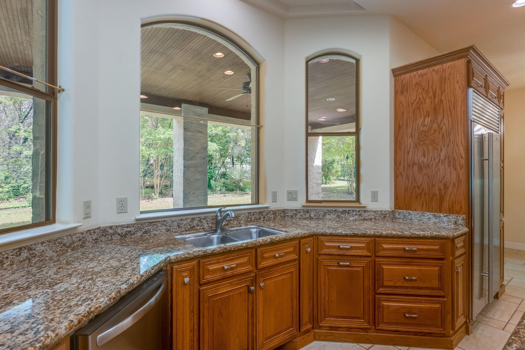 106 Lakeway Hills CV