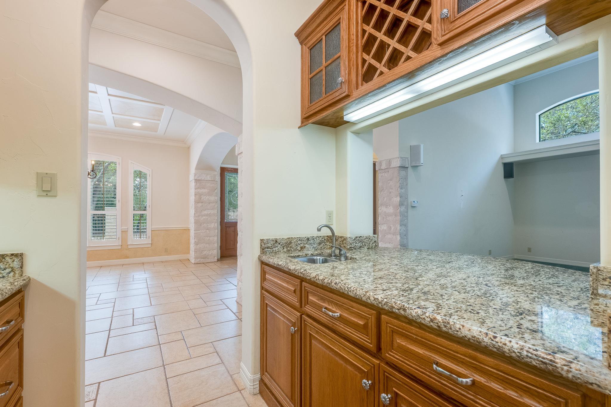 106 Lakeway Hills CV