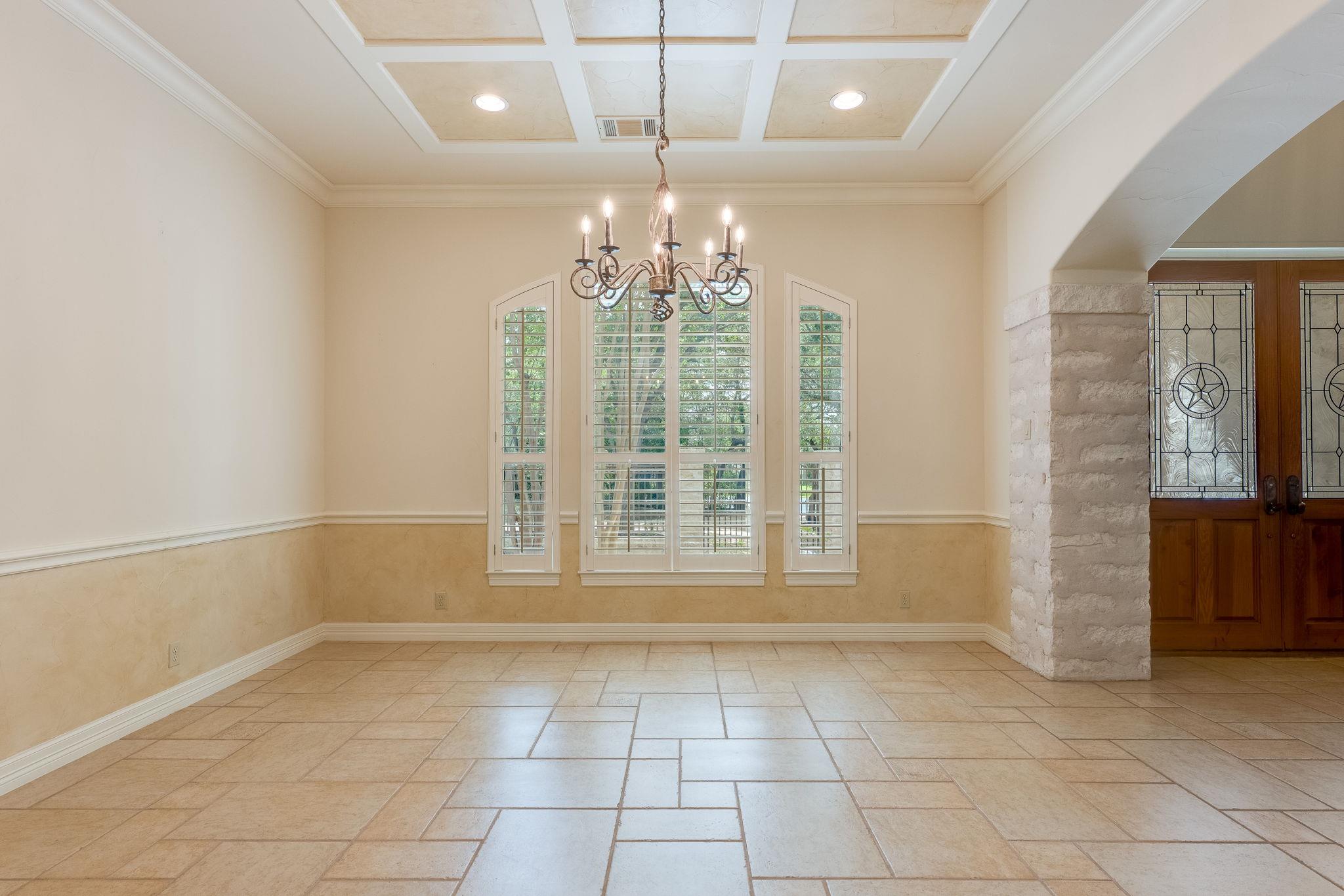 106 Lakeway Hills CV