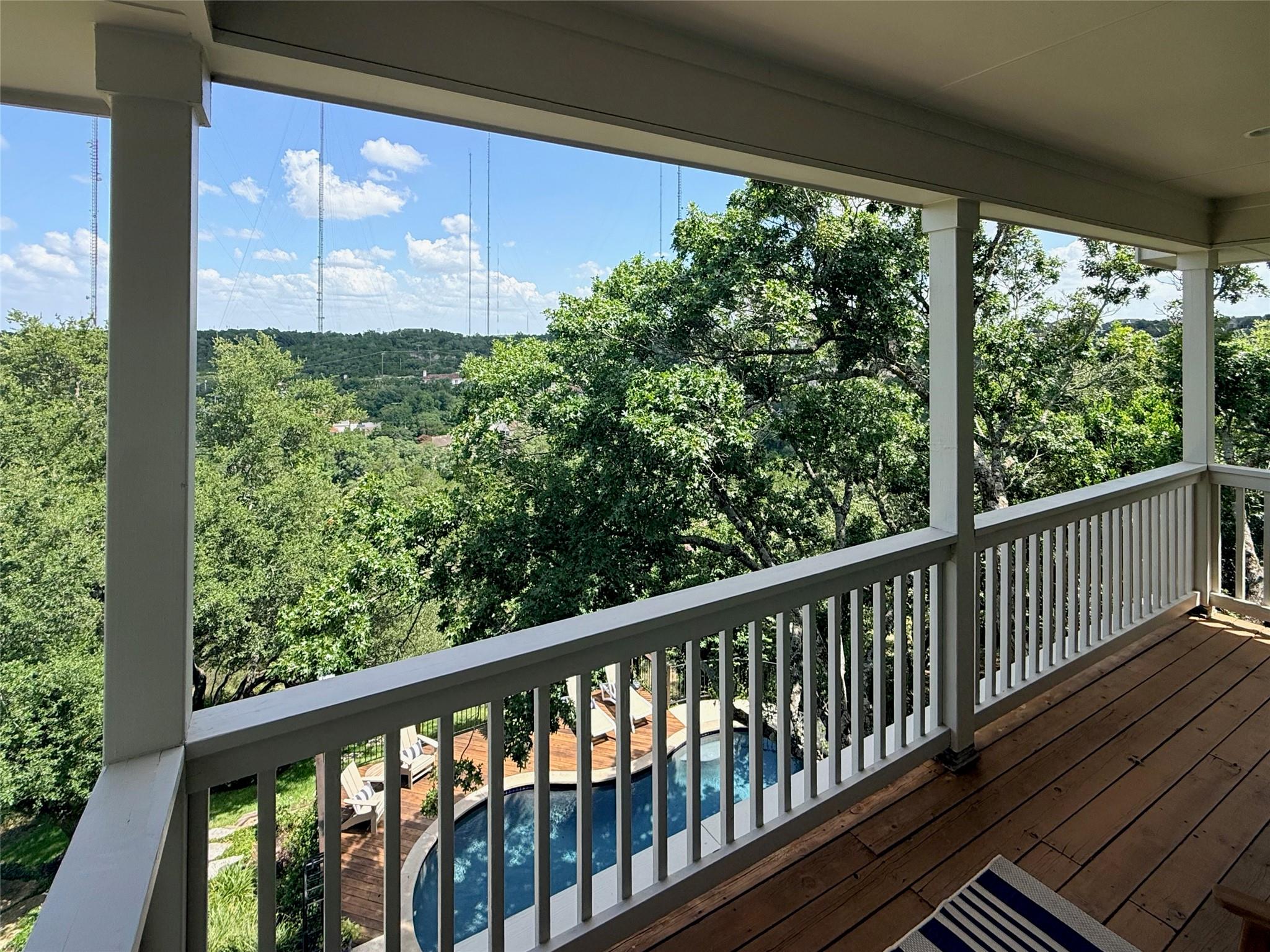 3107 Lookout LN