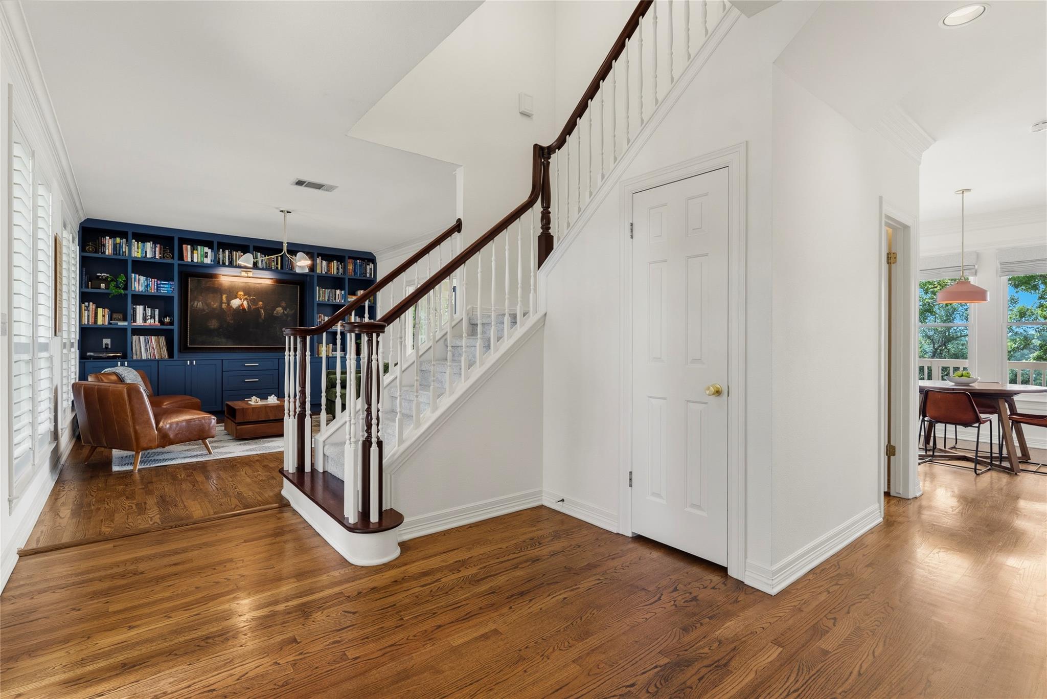3107 Lookout LN