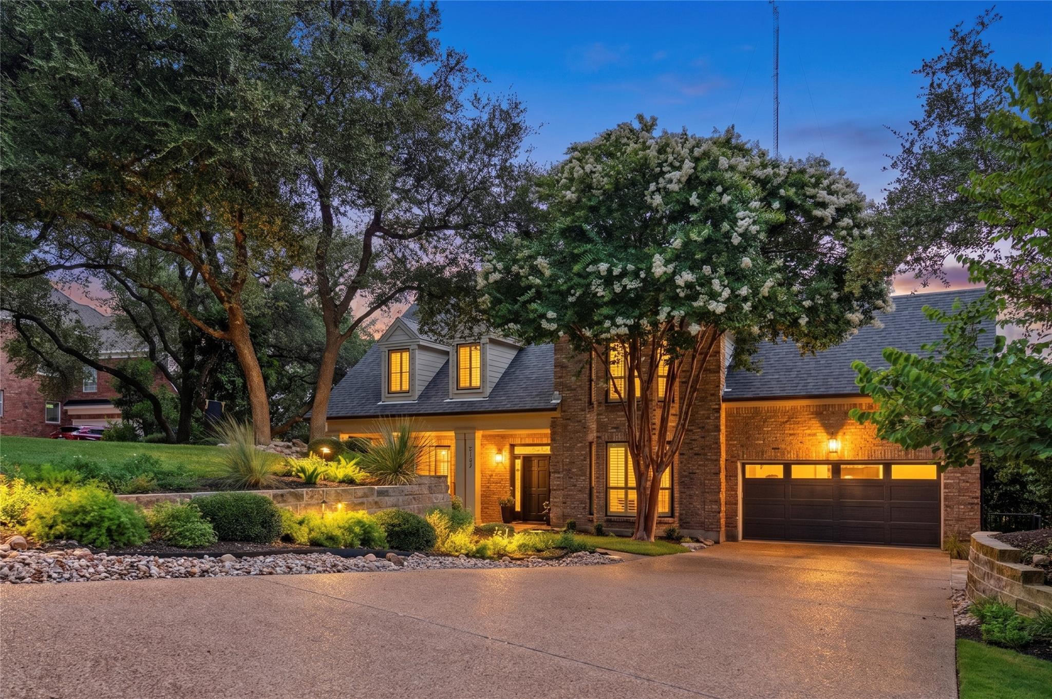3107 Lookout LN