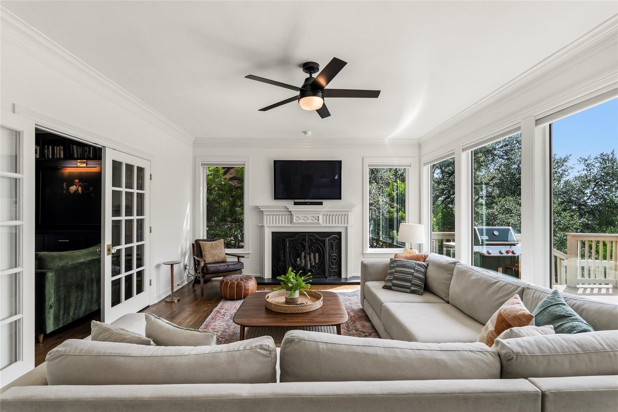 3107 Lookout LN