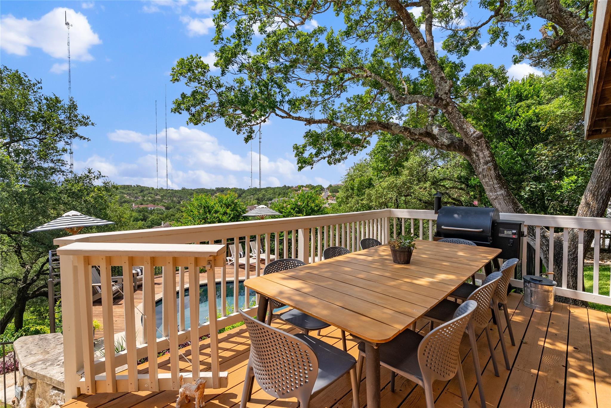 3107 Lookout LN