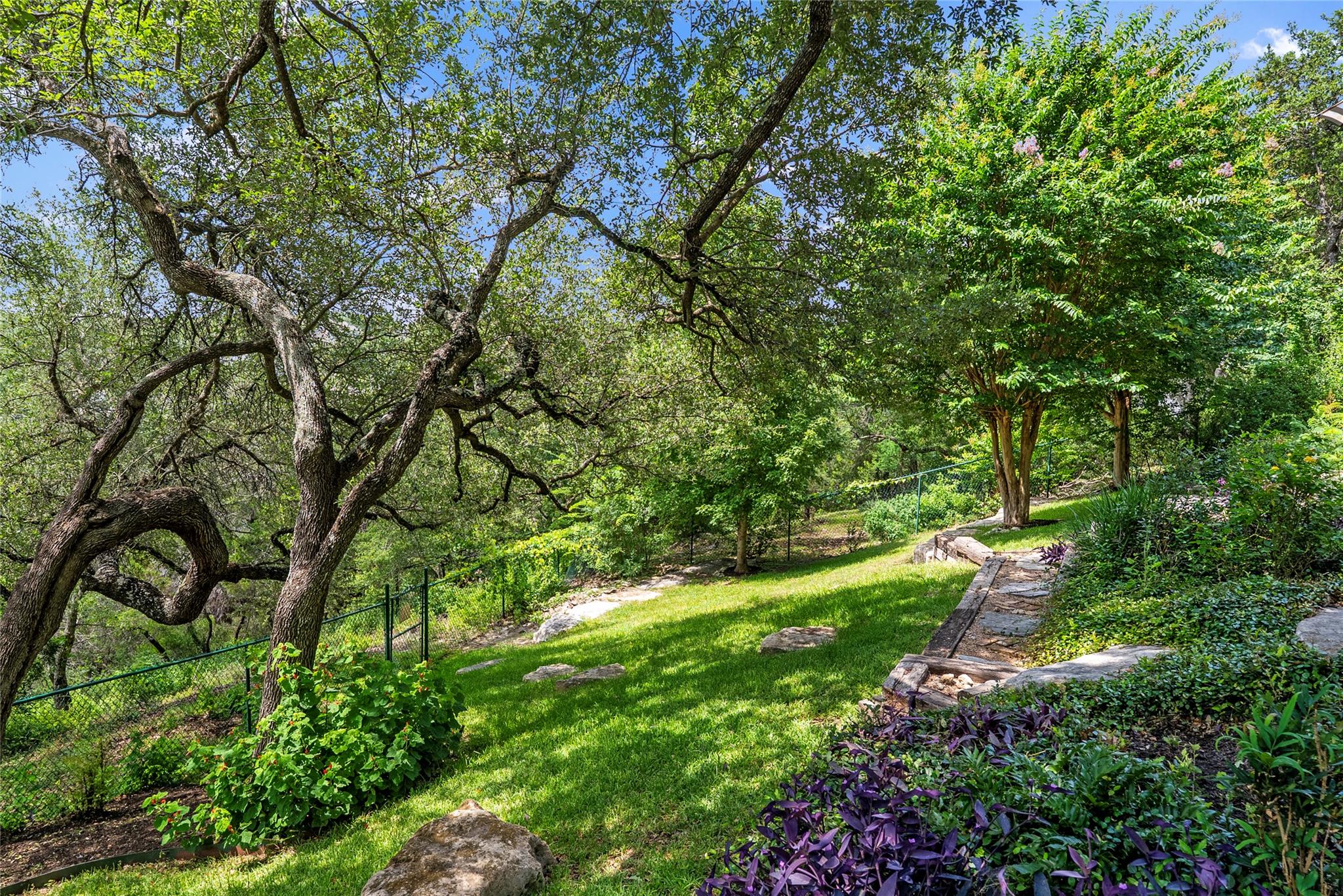 3107 Lookout LN