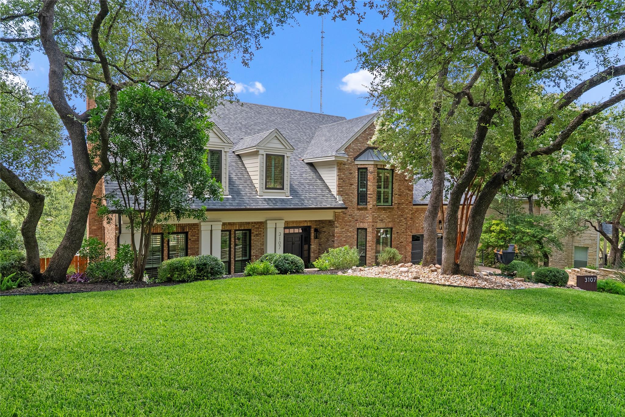 3107 Lookout LN