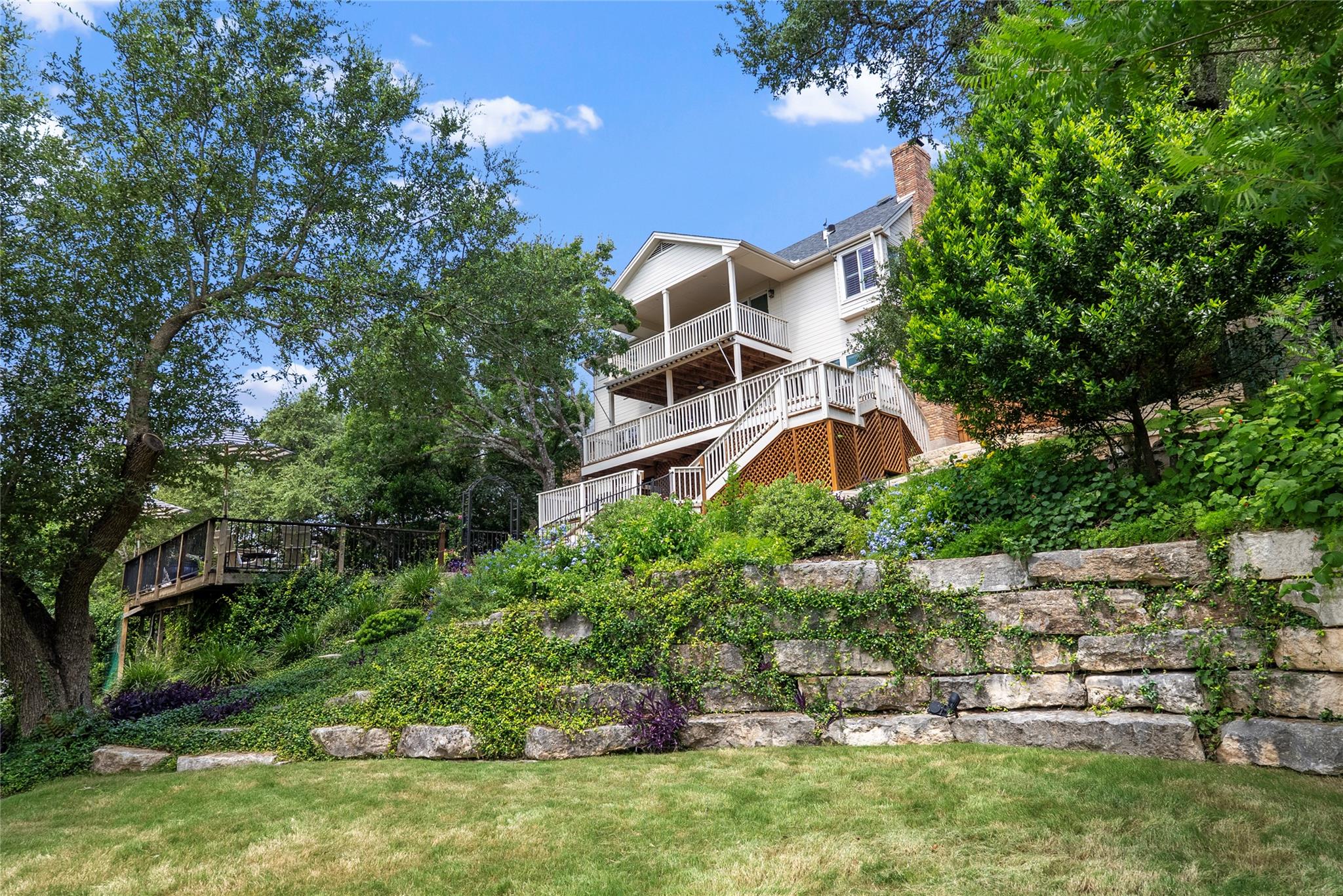 3107 Lookout LN