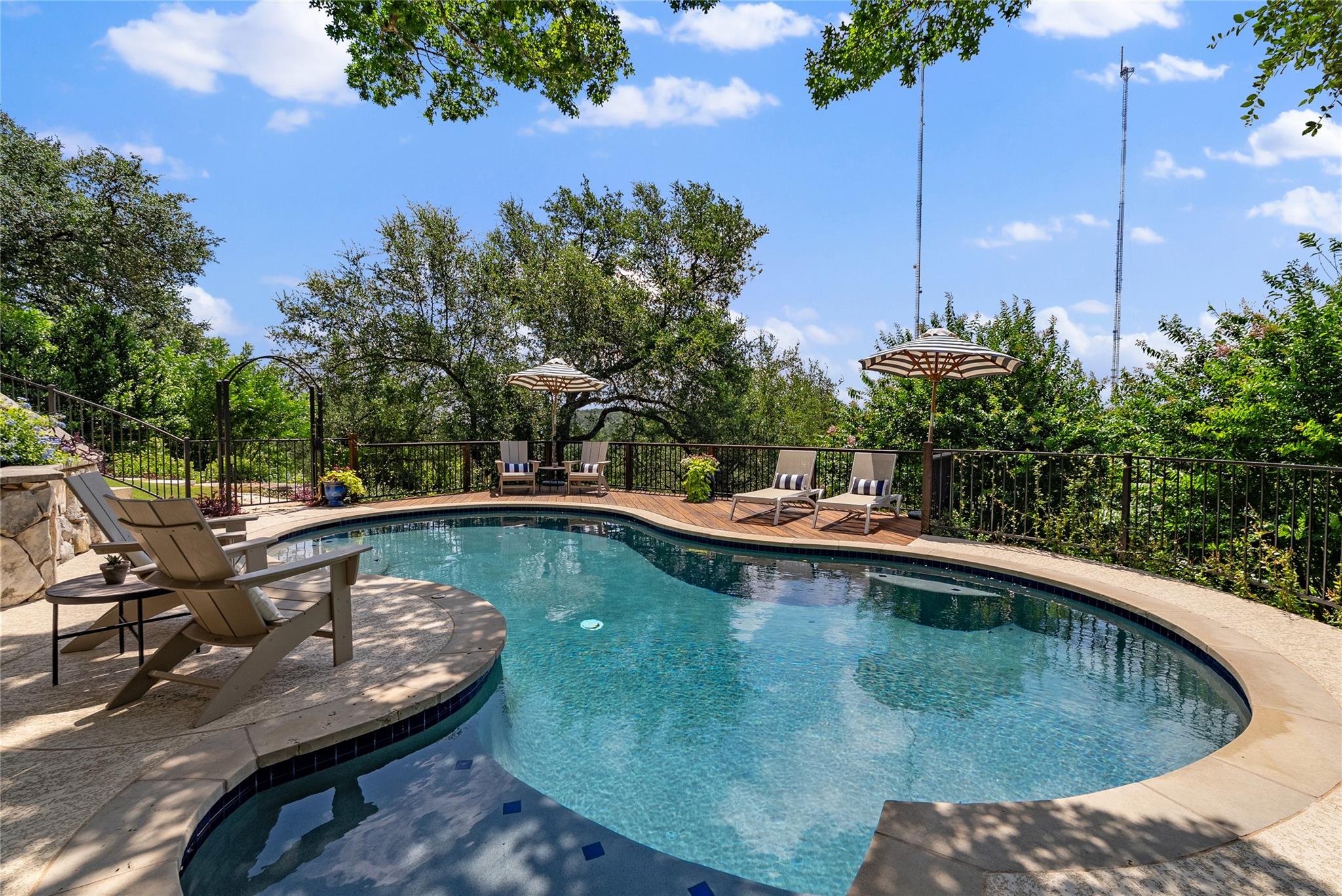 3107 Lookout LN