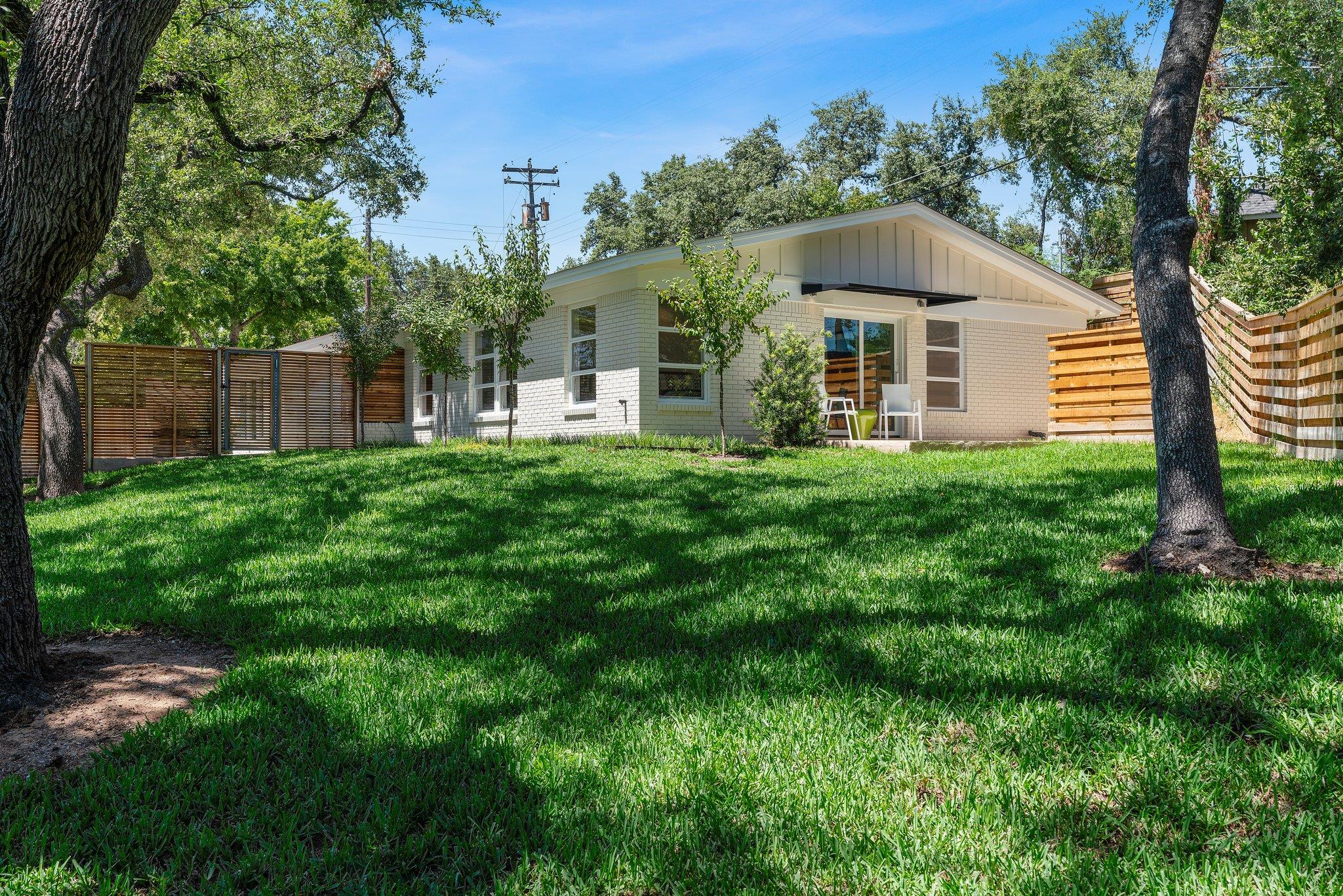 5706 Highland Hills CIR