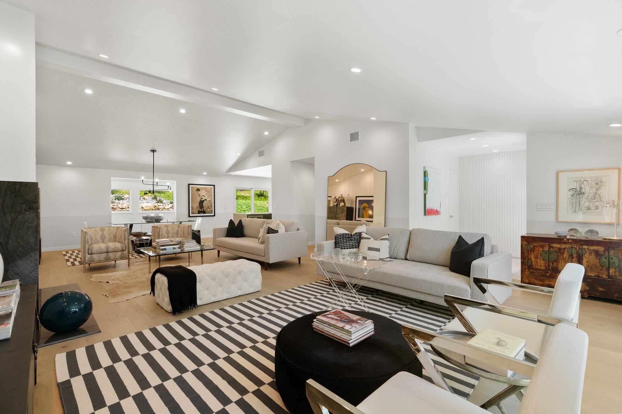 5706 Highland Hills CIR